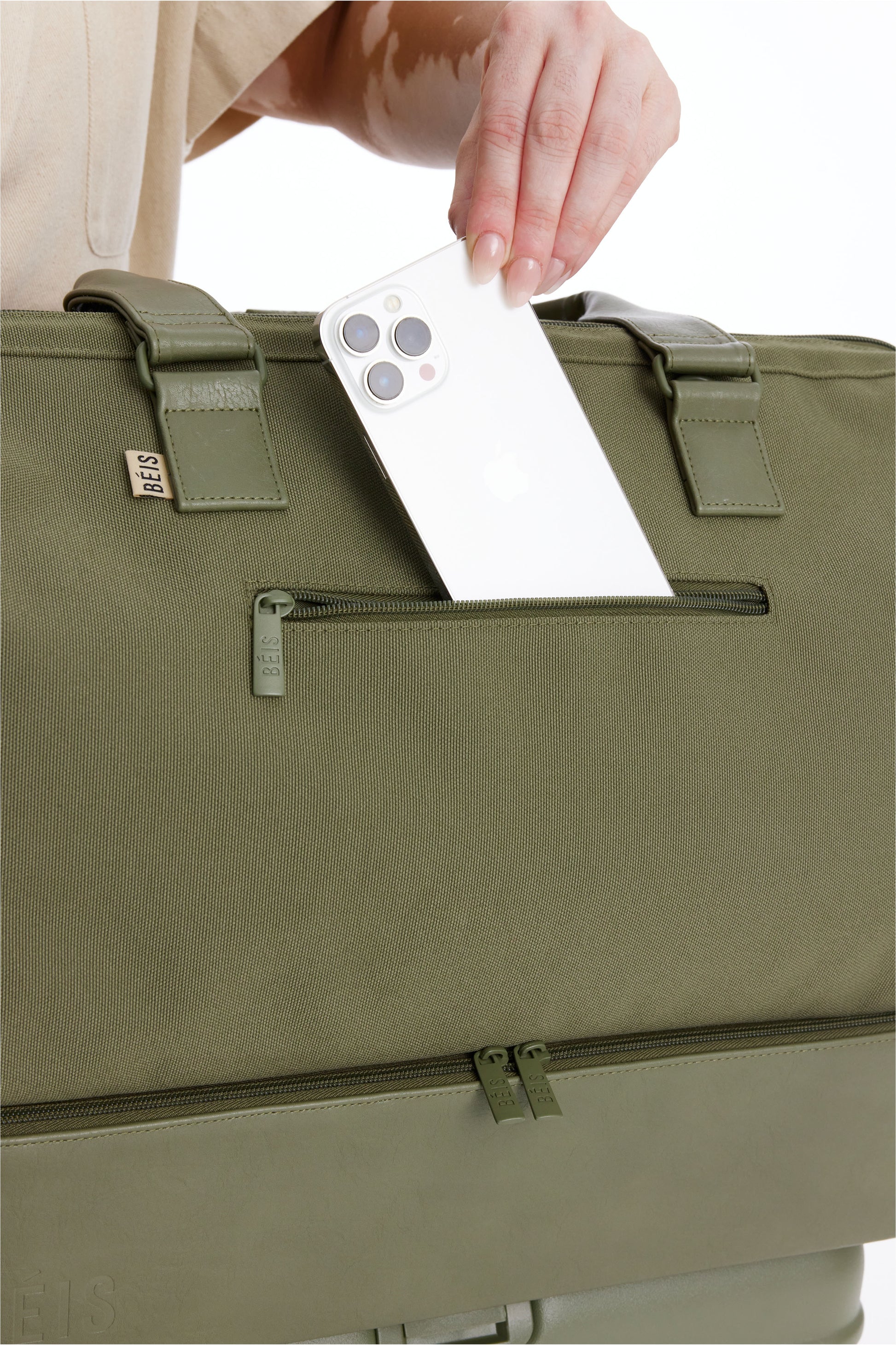 Béis The Mini Weekend Travel Bag in Olive