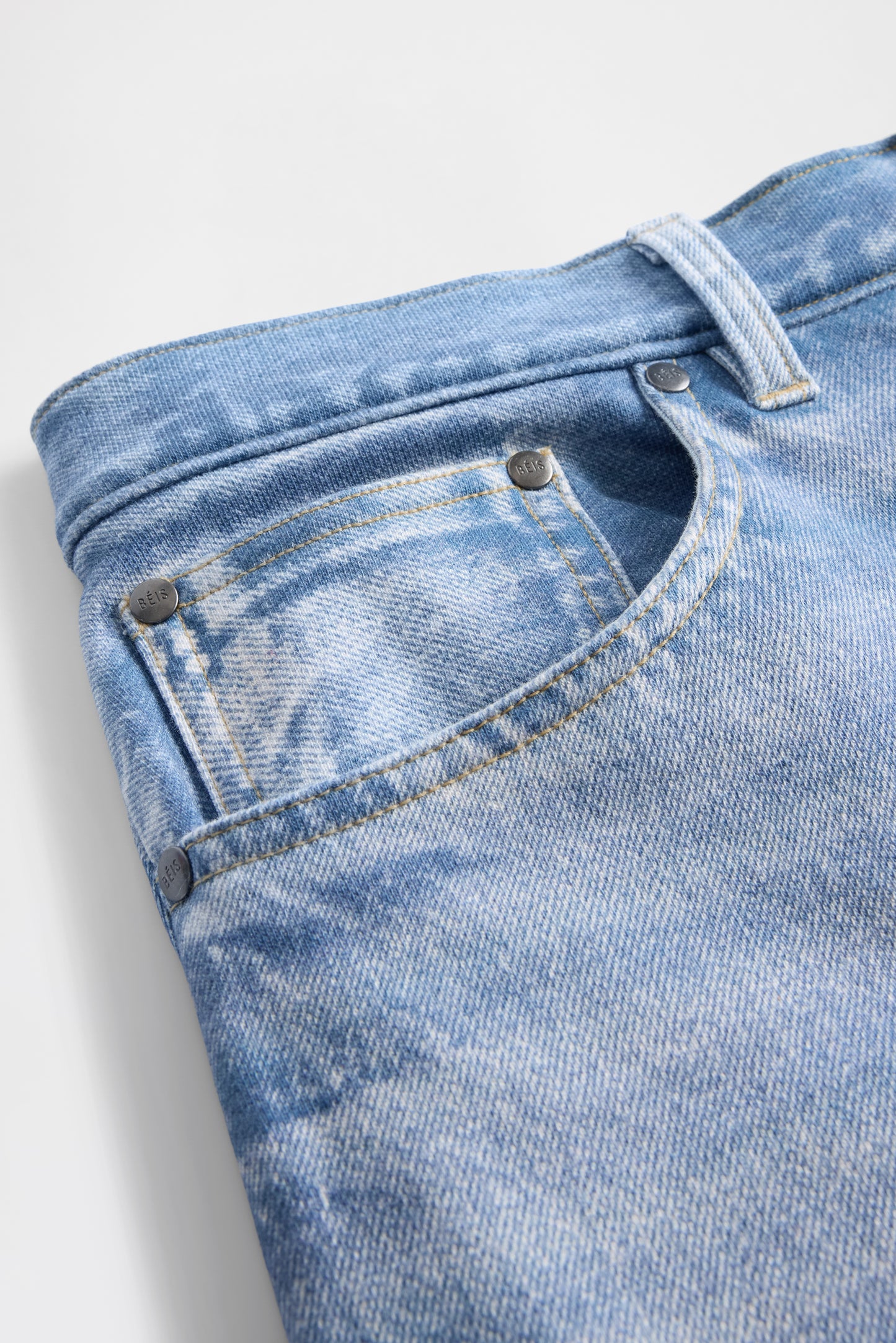 GAP X BEIS Tromp Loiel Jort in Faded Denim