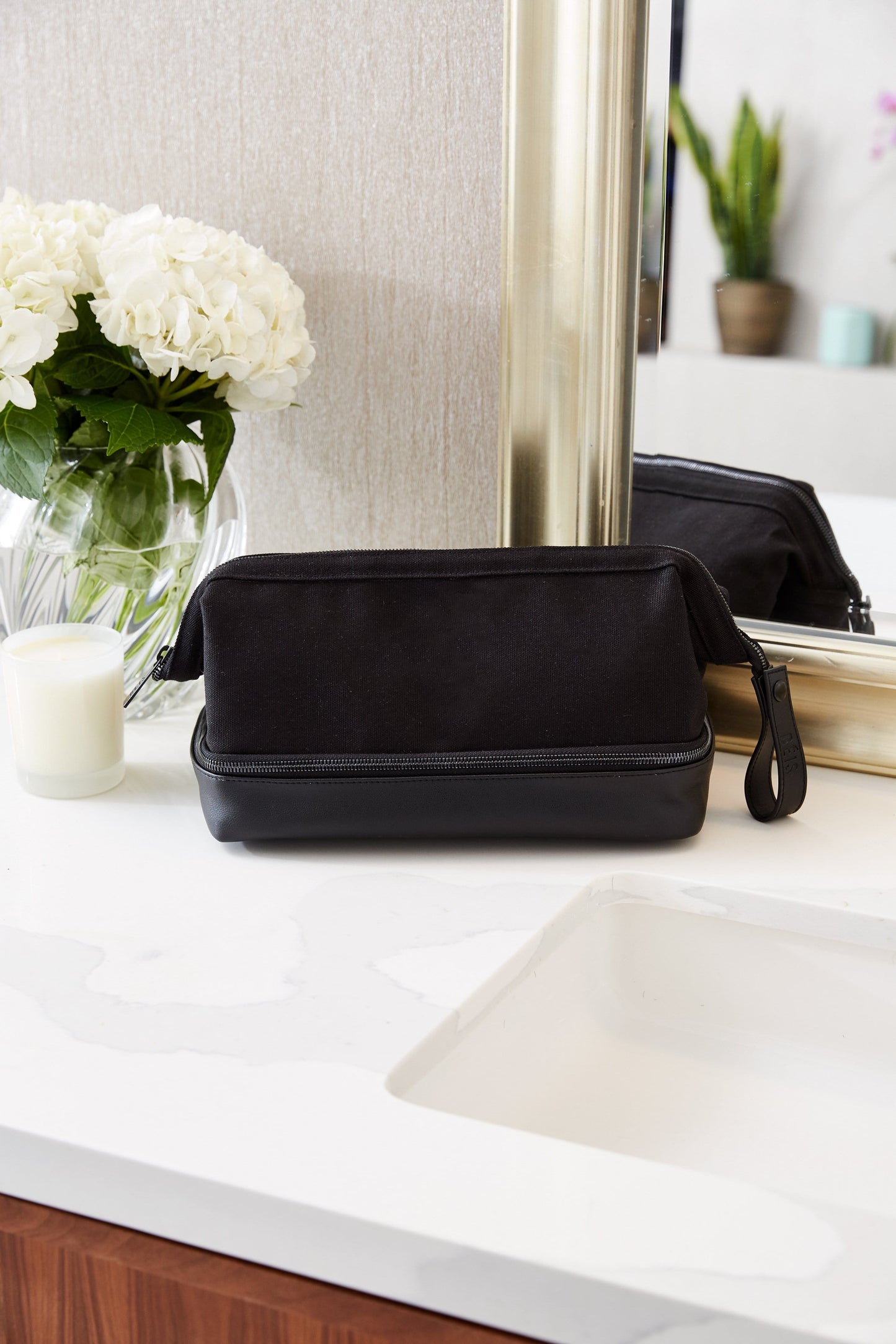 Resale The Dopp Kit in Black