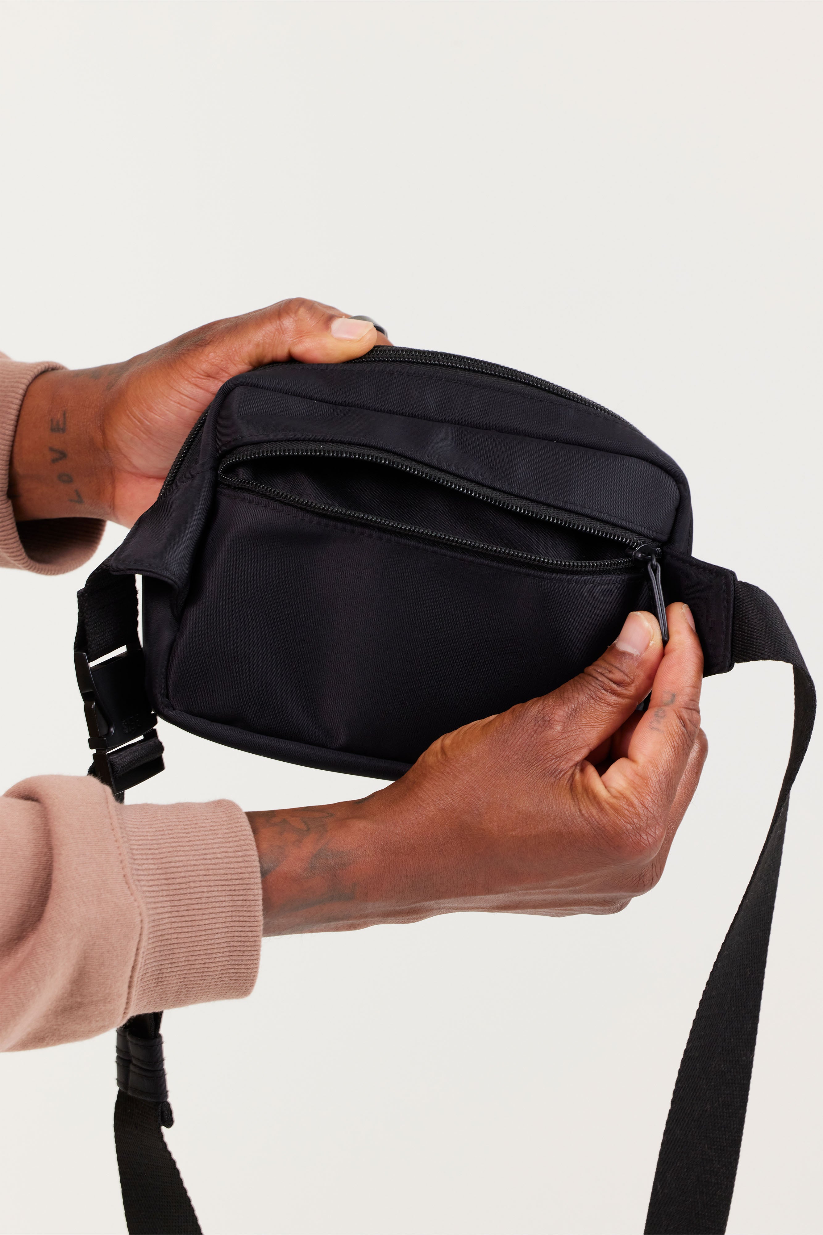 Black discount waist pack