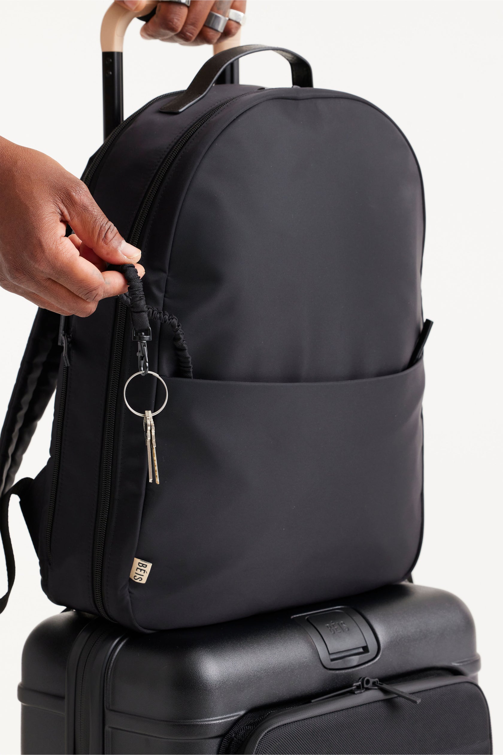 Béis 'The Commuter Backpack' In Black - Black Commuting Backpack For Work