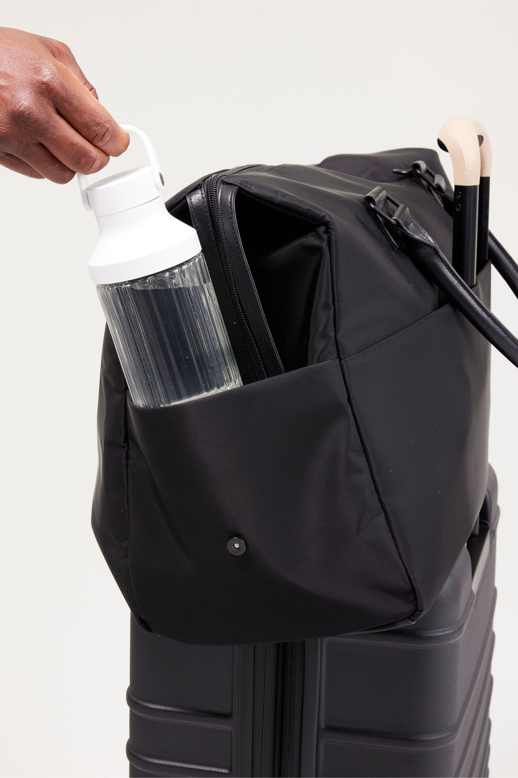 BÉIS 'The Commuter Duffle' In Black - Black Duffle Bag & Overnight Bag
