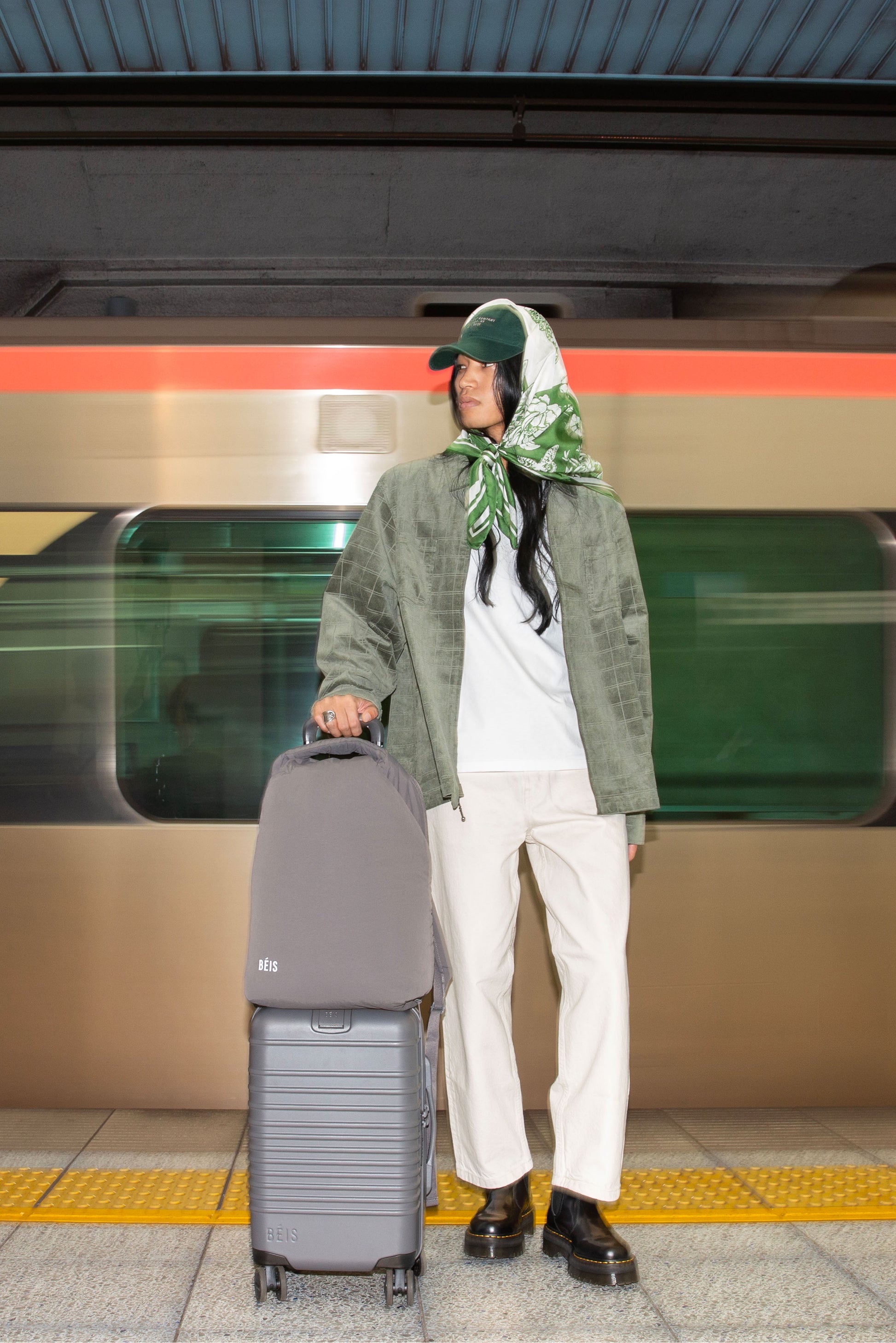 BÉIS 'The Air Backpack' in Charcoal BÉIS 'The Air Backpack' in Charcoal