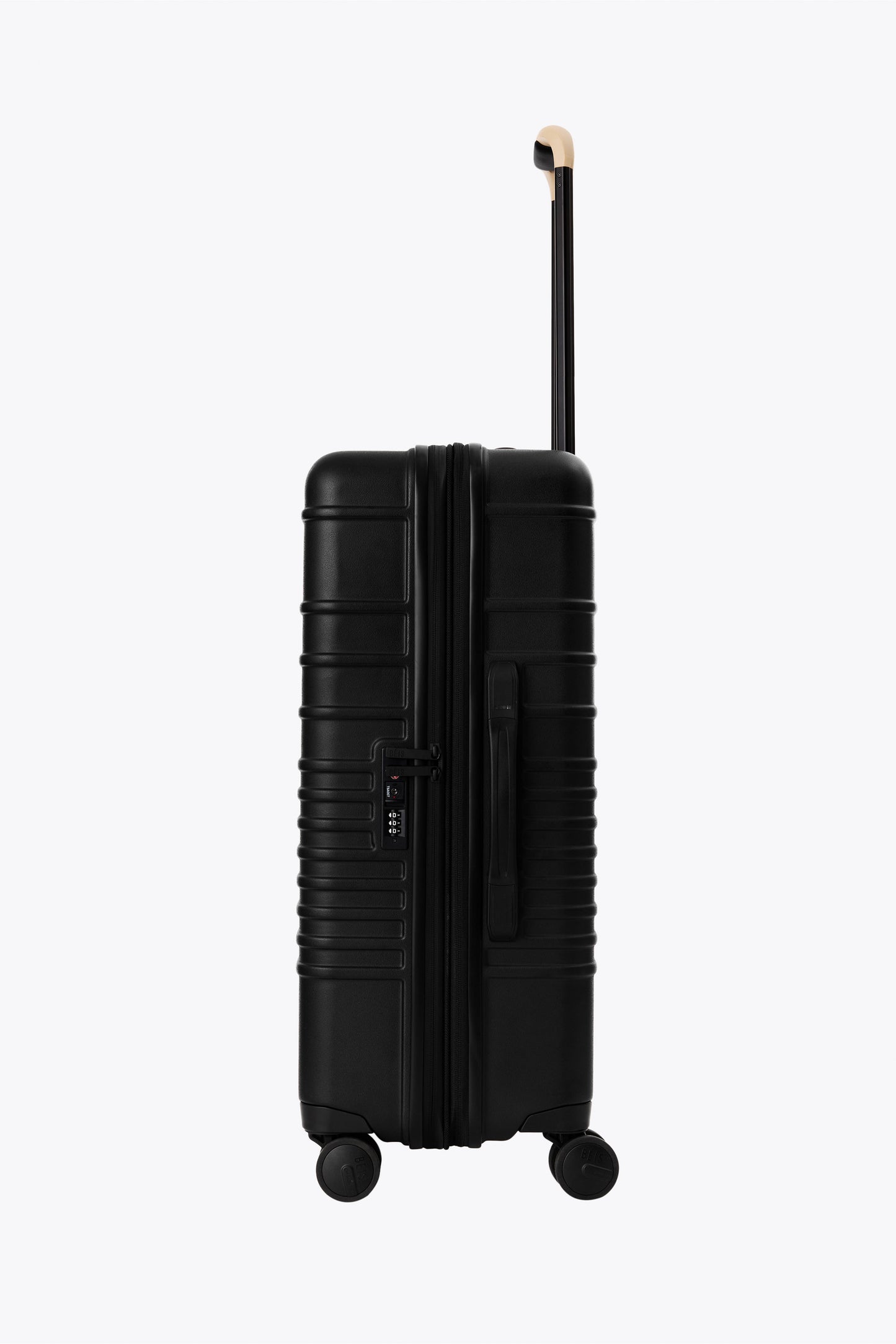 The Medium Check-In Roller in Black