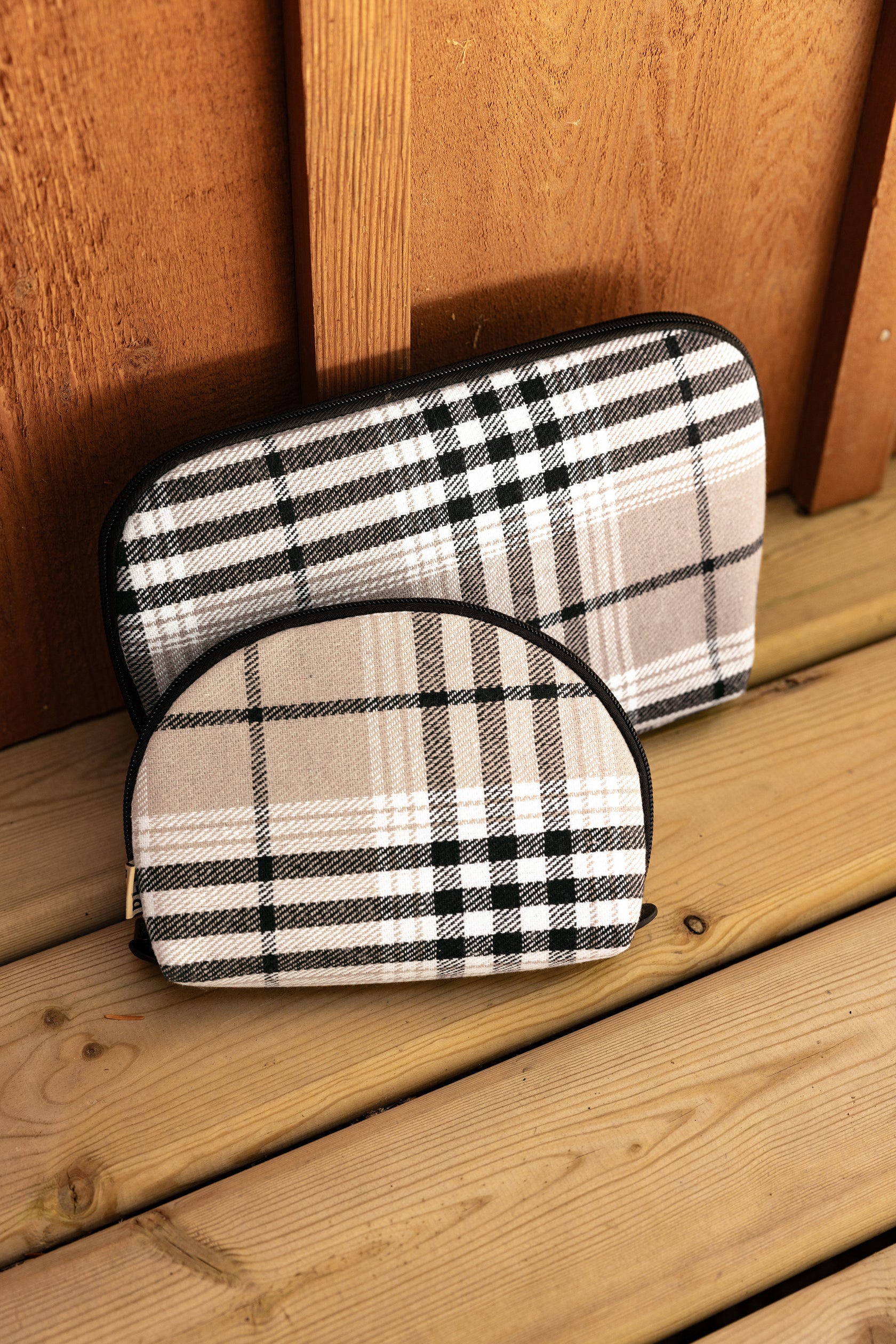 BÉIS 'The Cosmetic Pouch Set' in Plaid Plaid Makeup Bag Set & Travel Cosmetic Cases