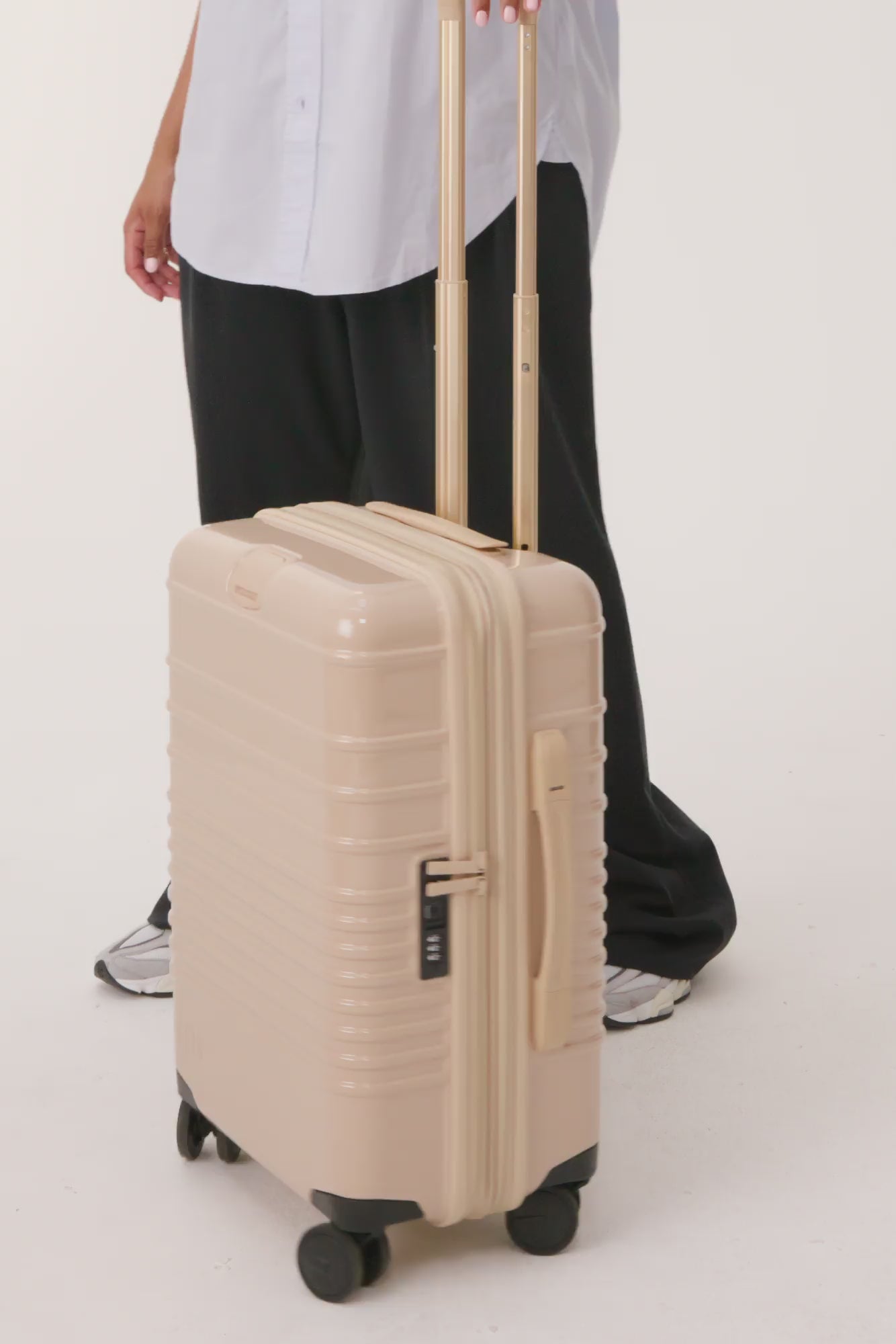 BÉIS 'The Carry-On Roller'' in Glossy Beige - High Gloss 21" Carry On ...