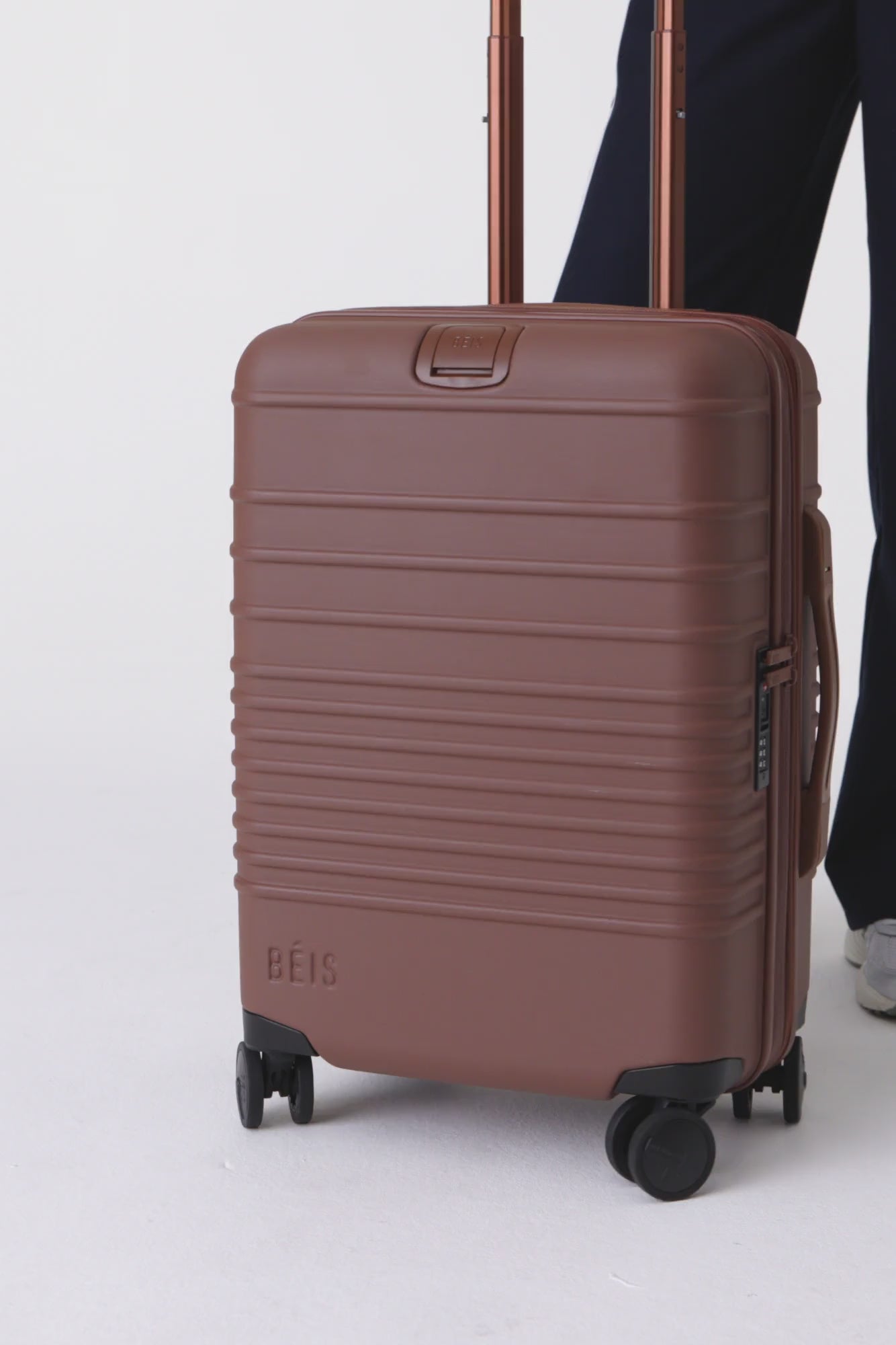 BÉIS 'The Carry-On Roller' in Maple - Brown Carry On Luggage