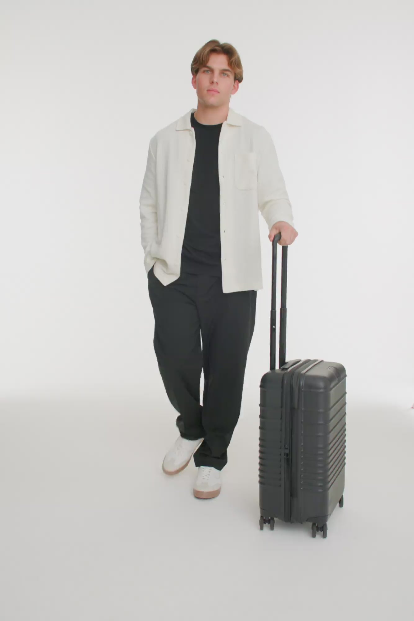 BÉIS 'The Carry-On Roller' in All Black - All Black Carry On Rolling ...