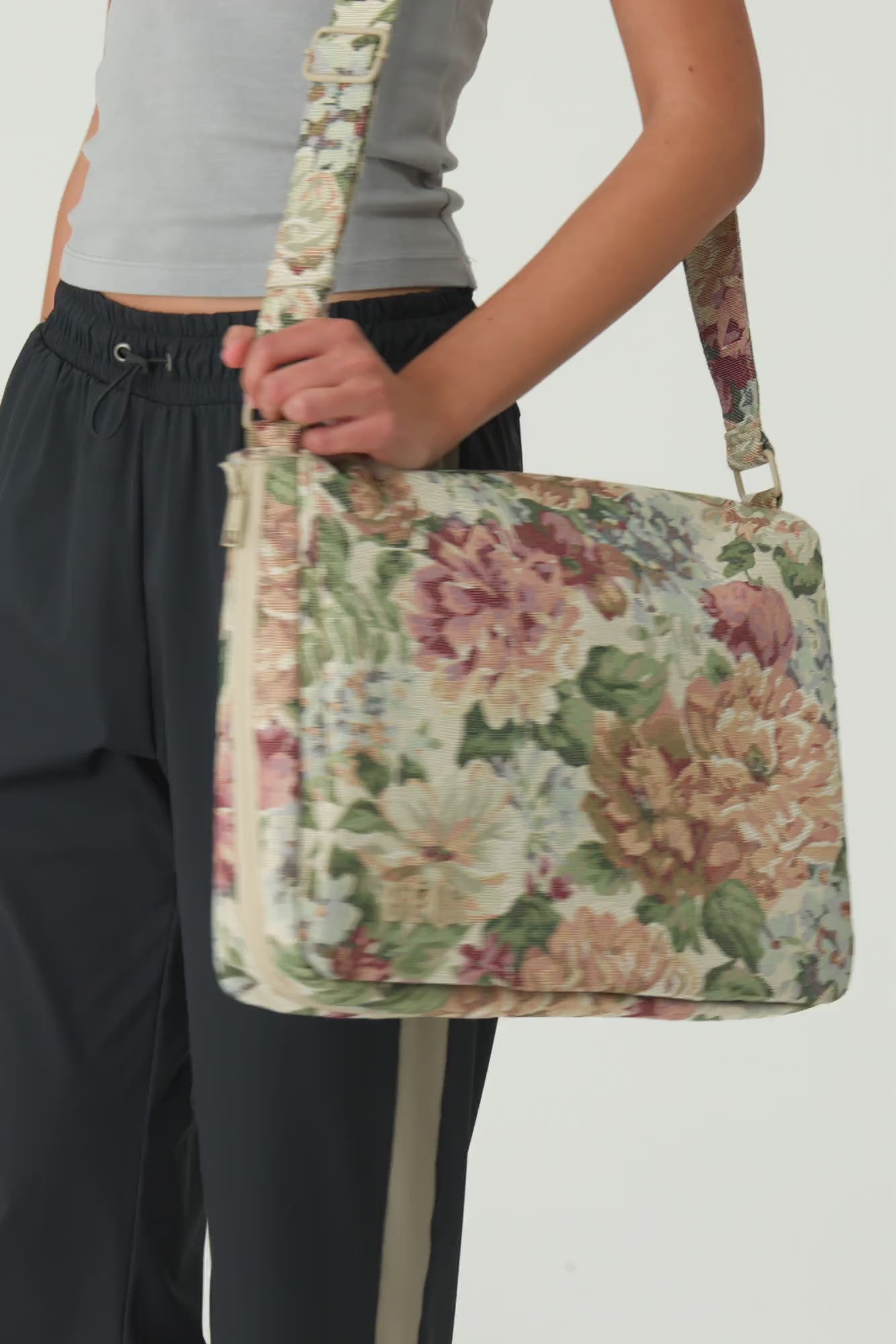 Resale The Expandable Messenger Tote in Vintage Floral