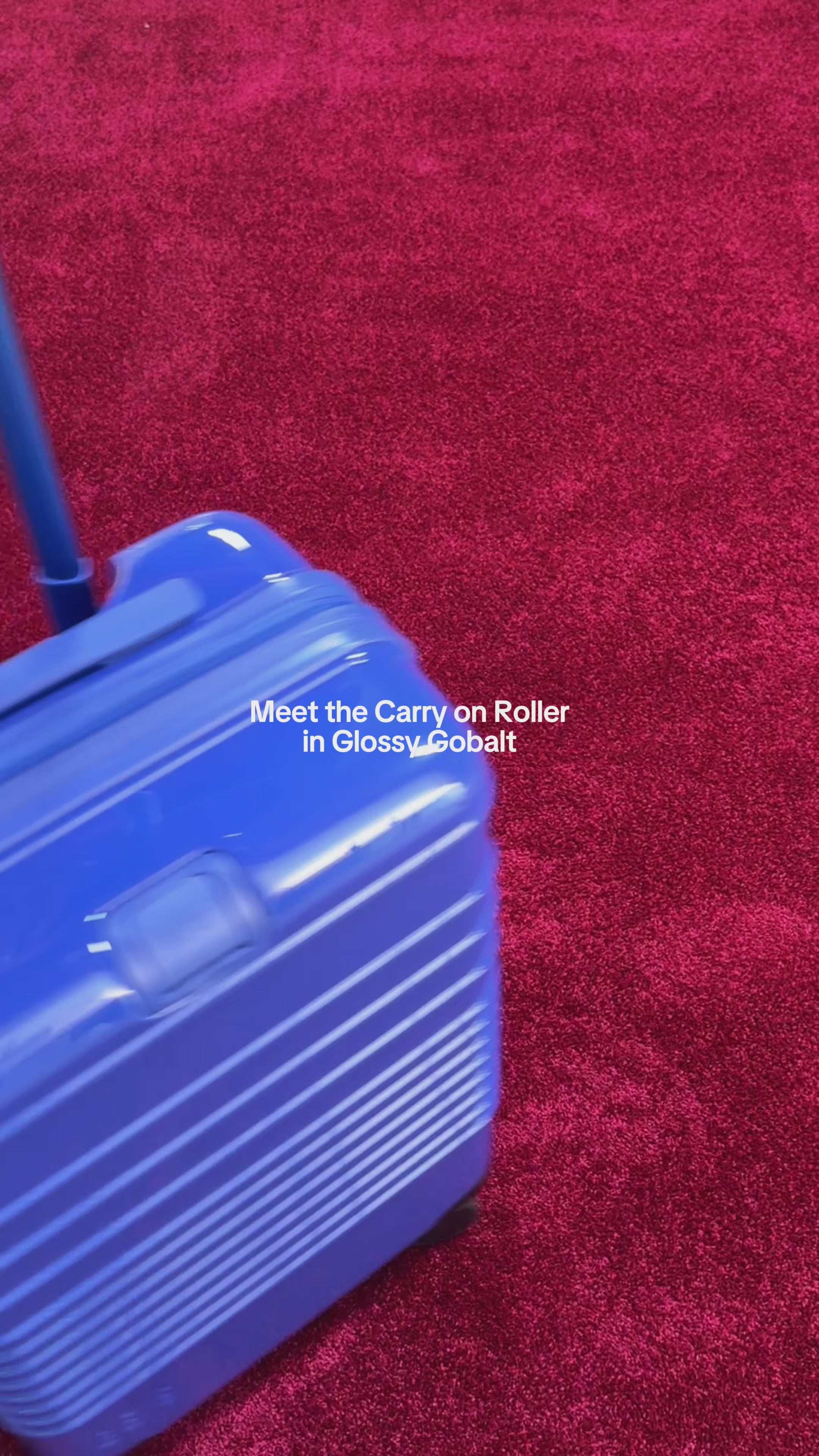 BÉIS 'The Carry-On Roller' in Glossy Cobalt Blue - 21