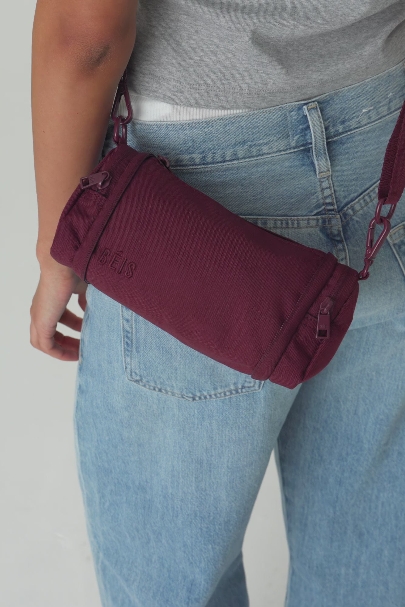 BÉIS 'The Expandable Crossbody Charm' in Burgundy - Dark Red