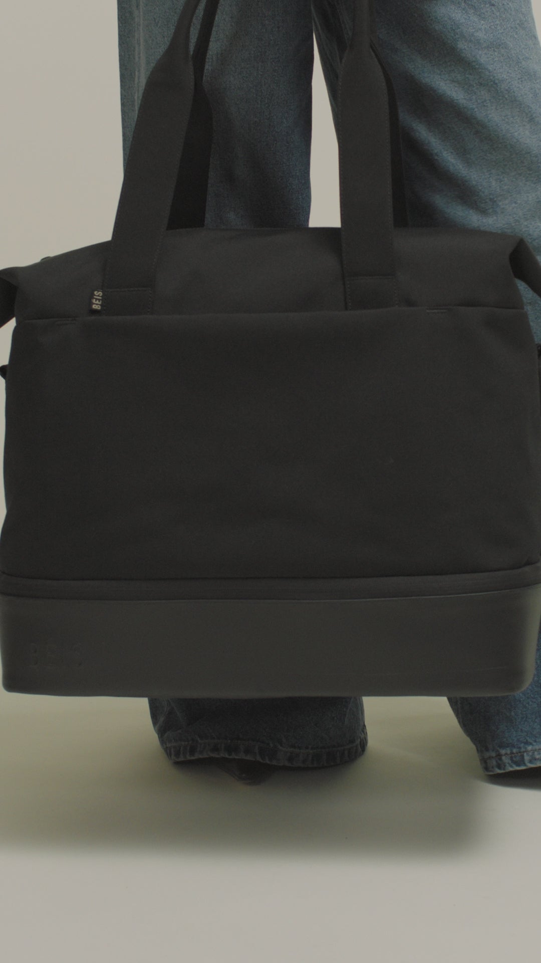 BÉIS 'The NEW Weekender' in Black - Black Weekender & Overnight Bag