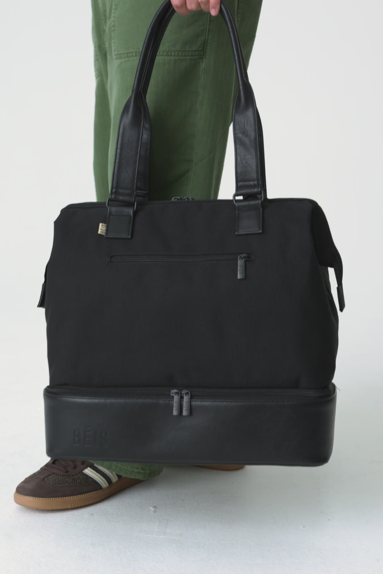 BÉIS 'The Mini Weekender' in Black - Black Travel Bag