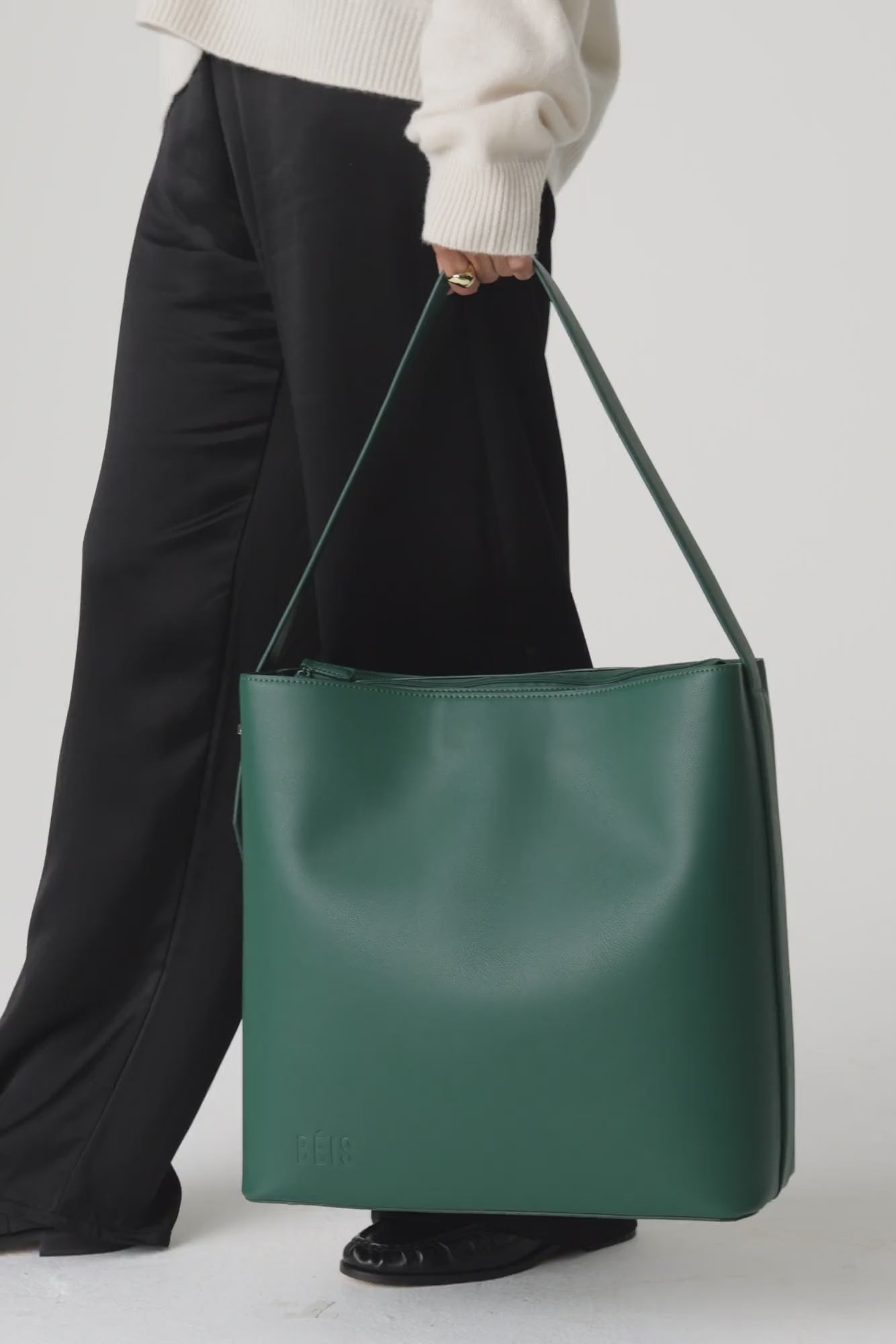 BÉIS 'The Wicked Tote' in Wicked Green - Sleek Green Tote