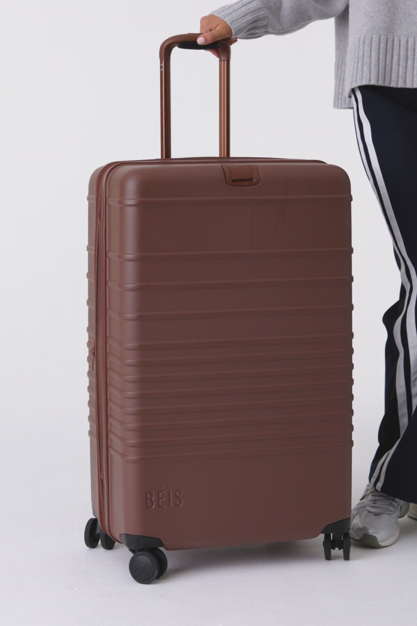 BÉIS 'The Large Check-In Roller' in Maple - Brown 29 inch Checked