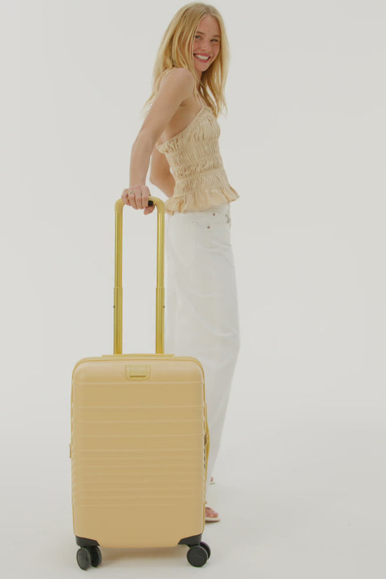 BÉIS 'The Carry-On Roller' in Honey - 21" Carry On Luggage & Carry On Suitcase in Yellow