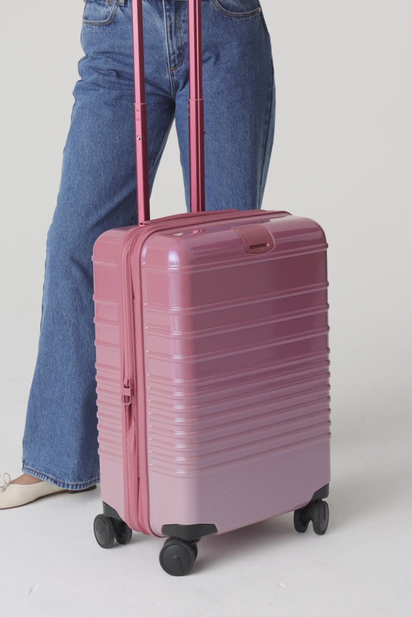 BÉIS 'The Carry-On Roller' in Wicked Pink - Iridescent Ombre Pink Carry ...