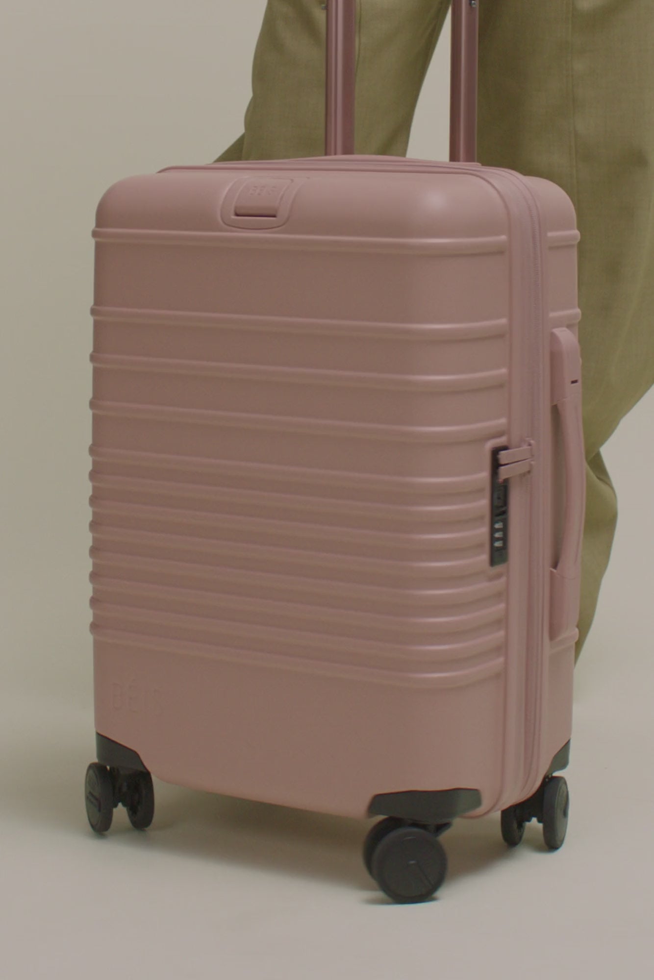BÉIS 'The Carry-On Roller' in Atlas Pink - Pink Carry On Suitcase