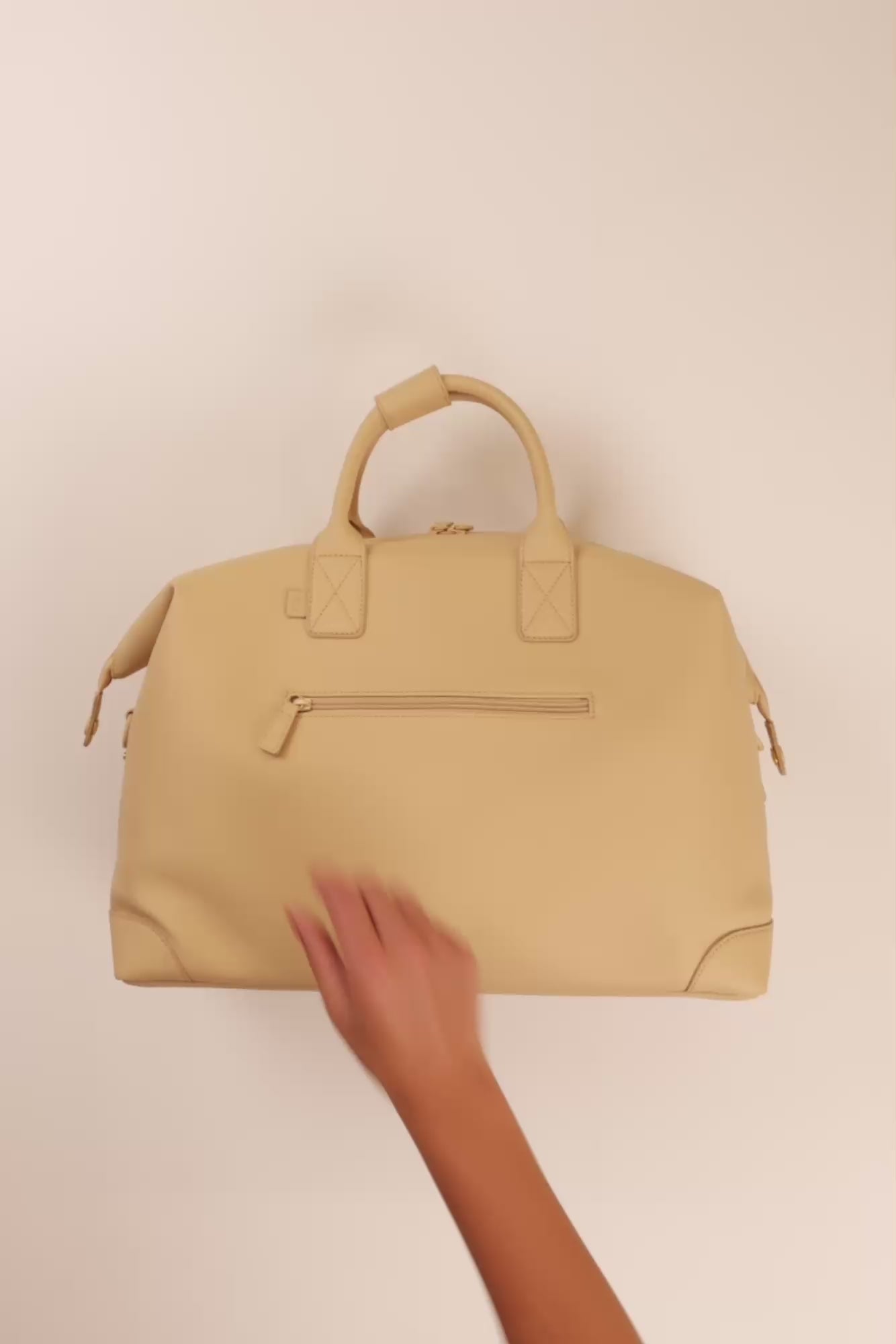 BÉIS 'The Premium Duffle' in Beige - Beige Vegan Leather