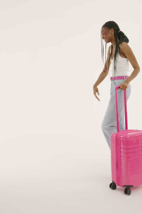 BÉIS 'The Carry On Roller' in Barbie™ Pink 21" Carry On Pink Luggage