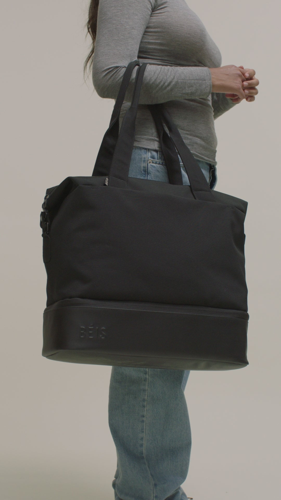 BÉIS 'The NEW Mini Weekender' in Black - Black Small Weekender Bag