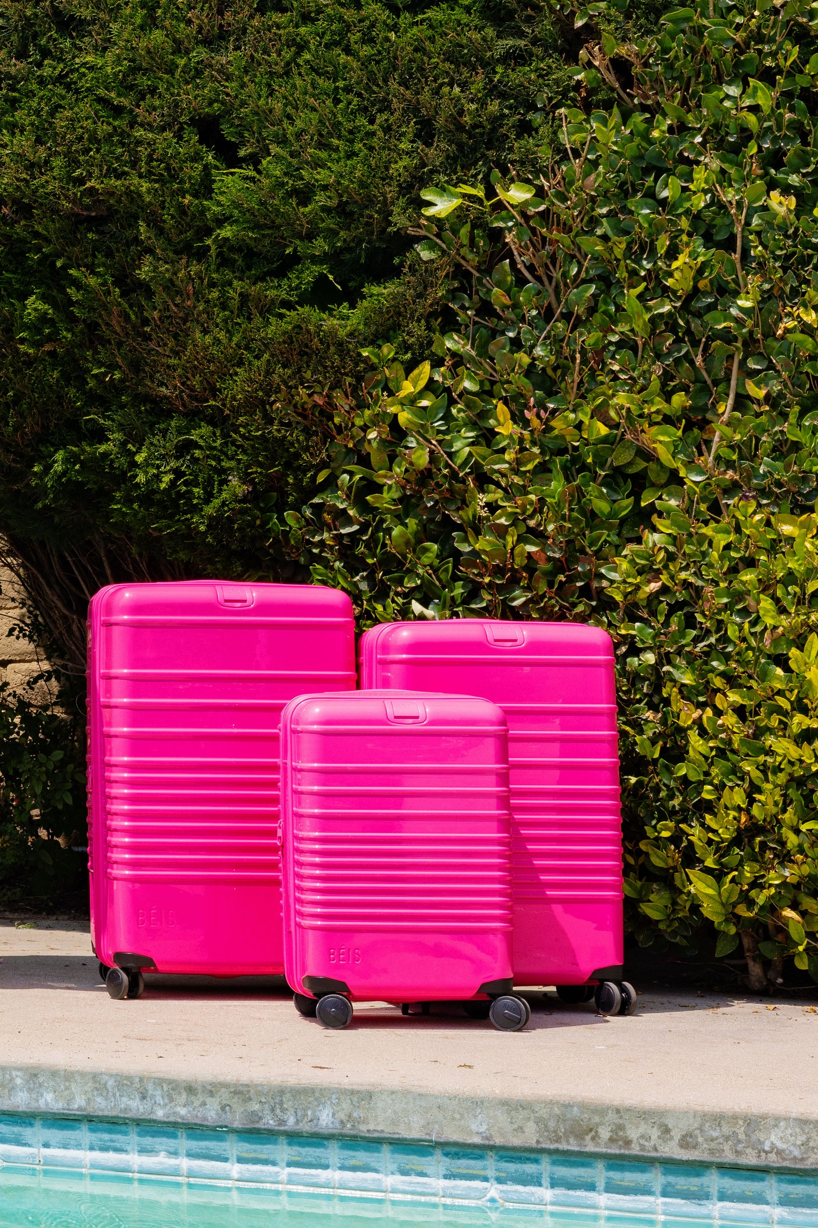 BÉIS 'The Carry On Roller' in Barbie™ Pink 21" Carry On Pink Luggage