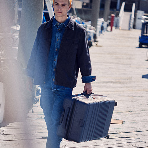 BÉIS 'The Carry On Roller' in Navy - Blue Suitcase & 21