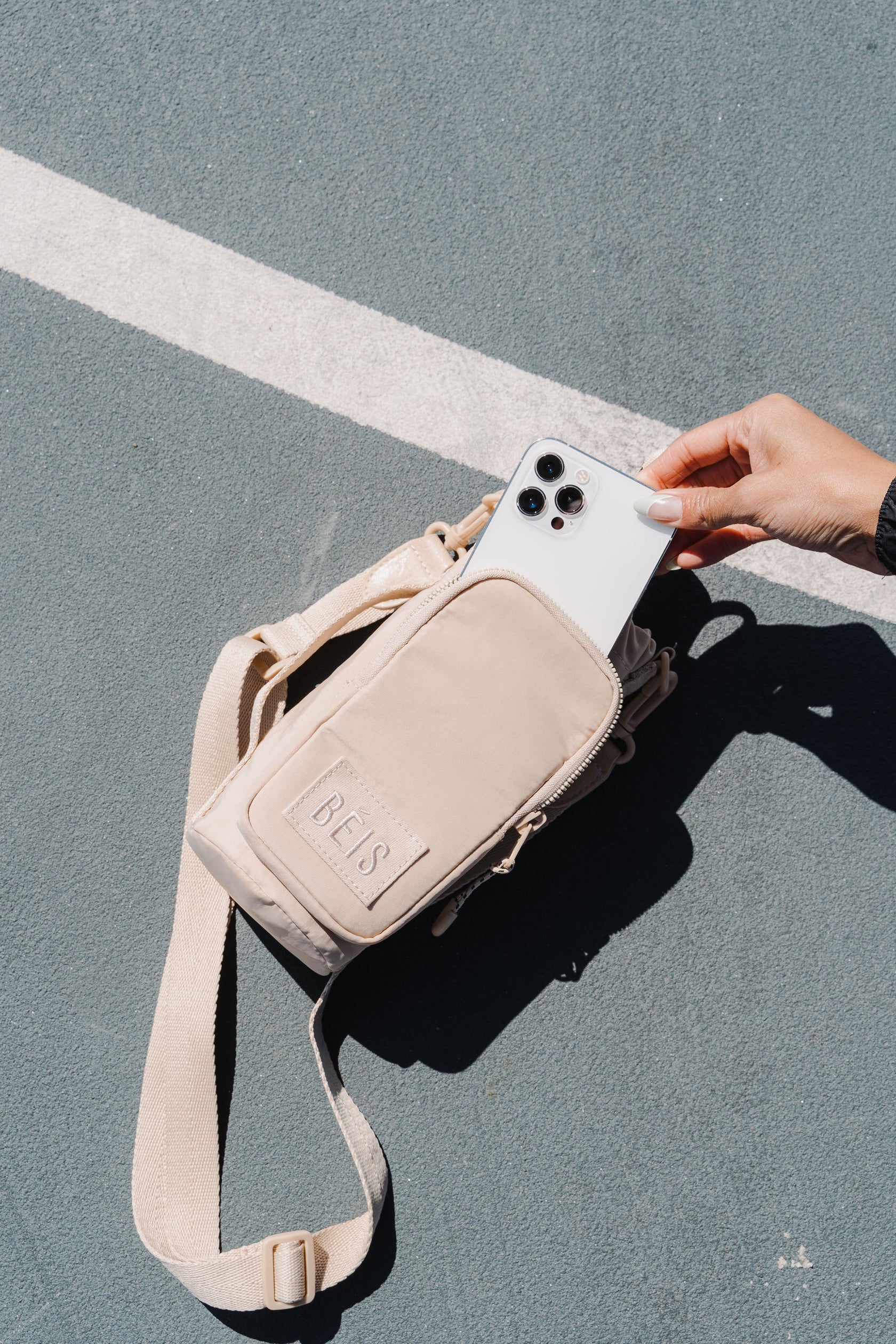 BÉIS 'The Water Bottle Sling' in Beige - Water Bottle Sling For Travel & The Gym