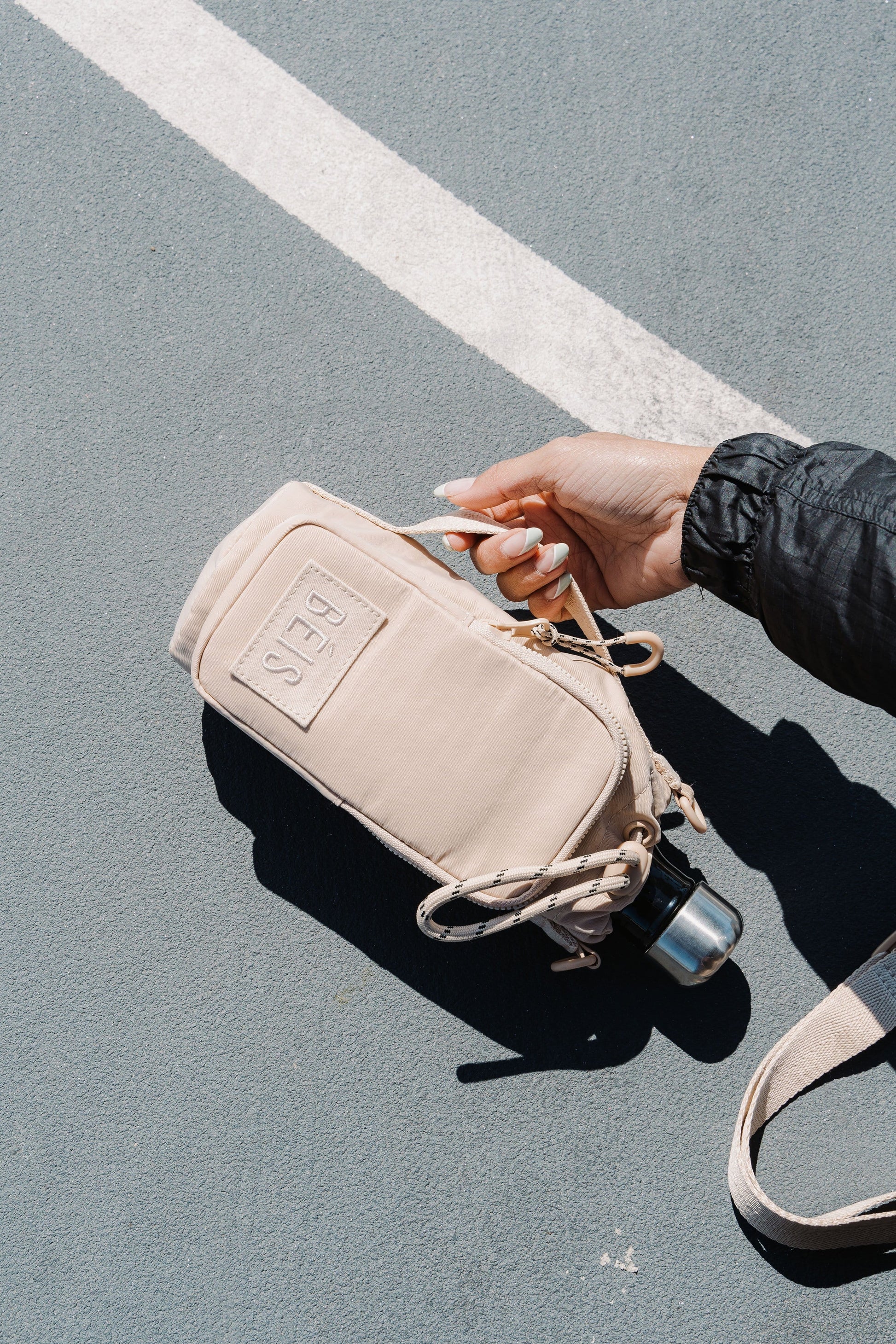 BÉIS 'The Water Bottle Sling' in Beige - Water Bottle Sling For Travel & The Gym