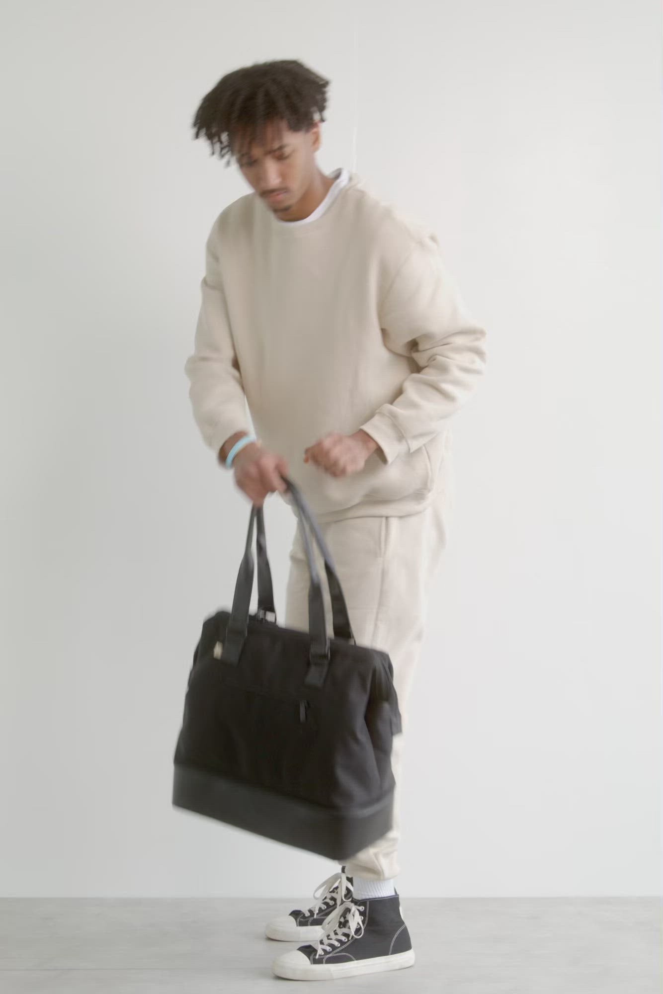 Should Men Carry Tote Bags?