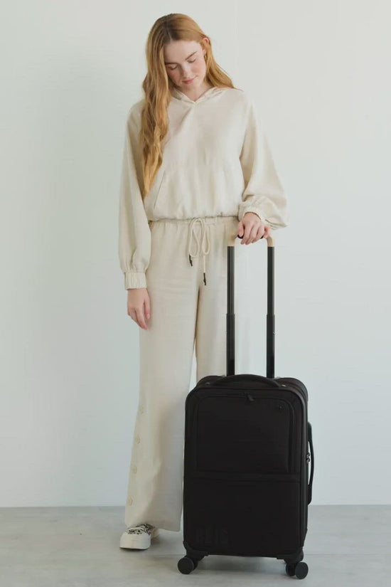 BÉIS 'The Soft Sided Collapsible CarryOn Roller' in Black 21