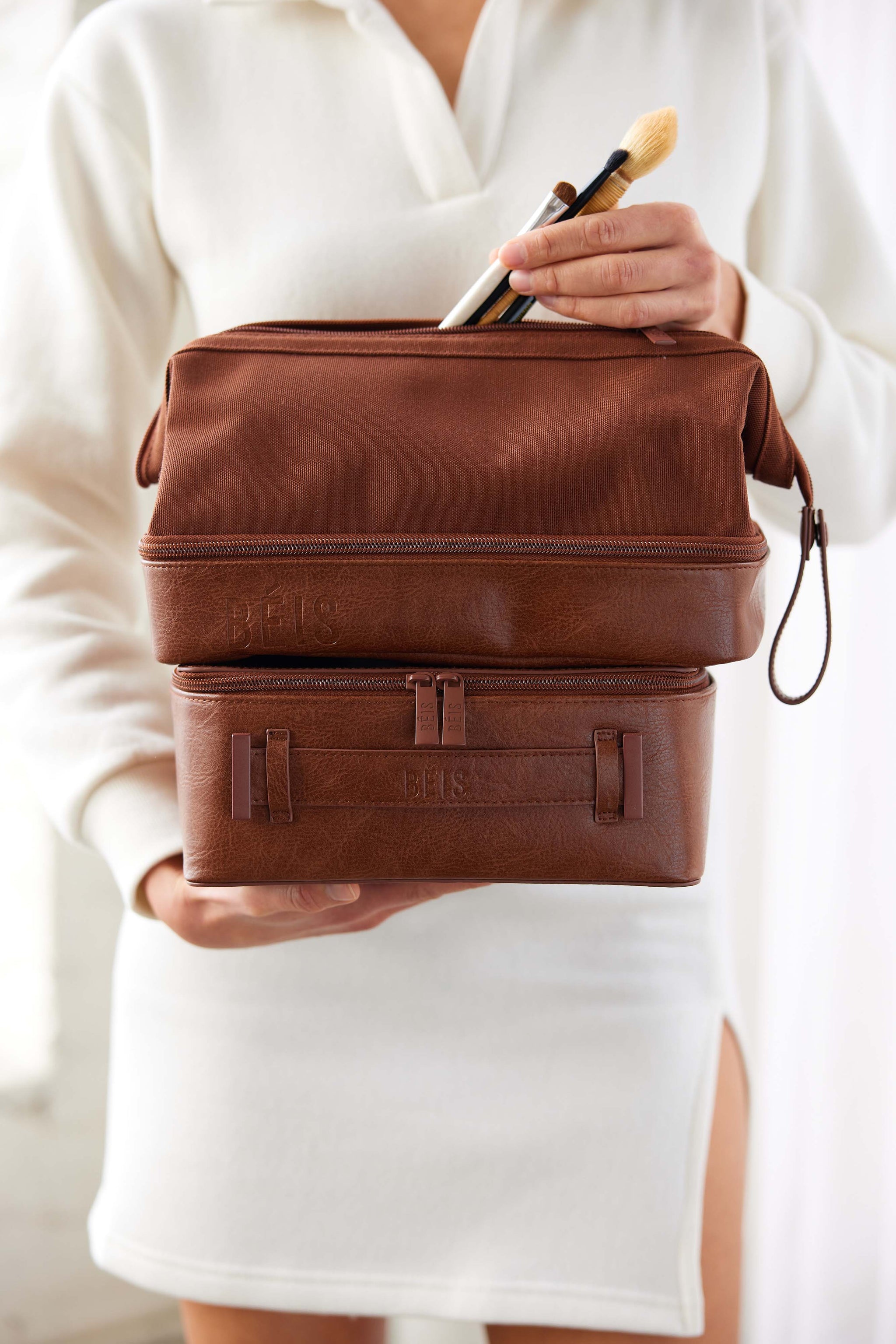 Béis 'The Cosmetic Case' In Maple Brown Makeup Organizer & Travel Case