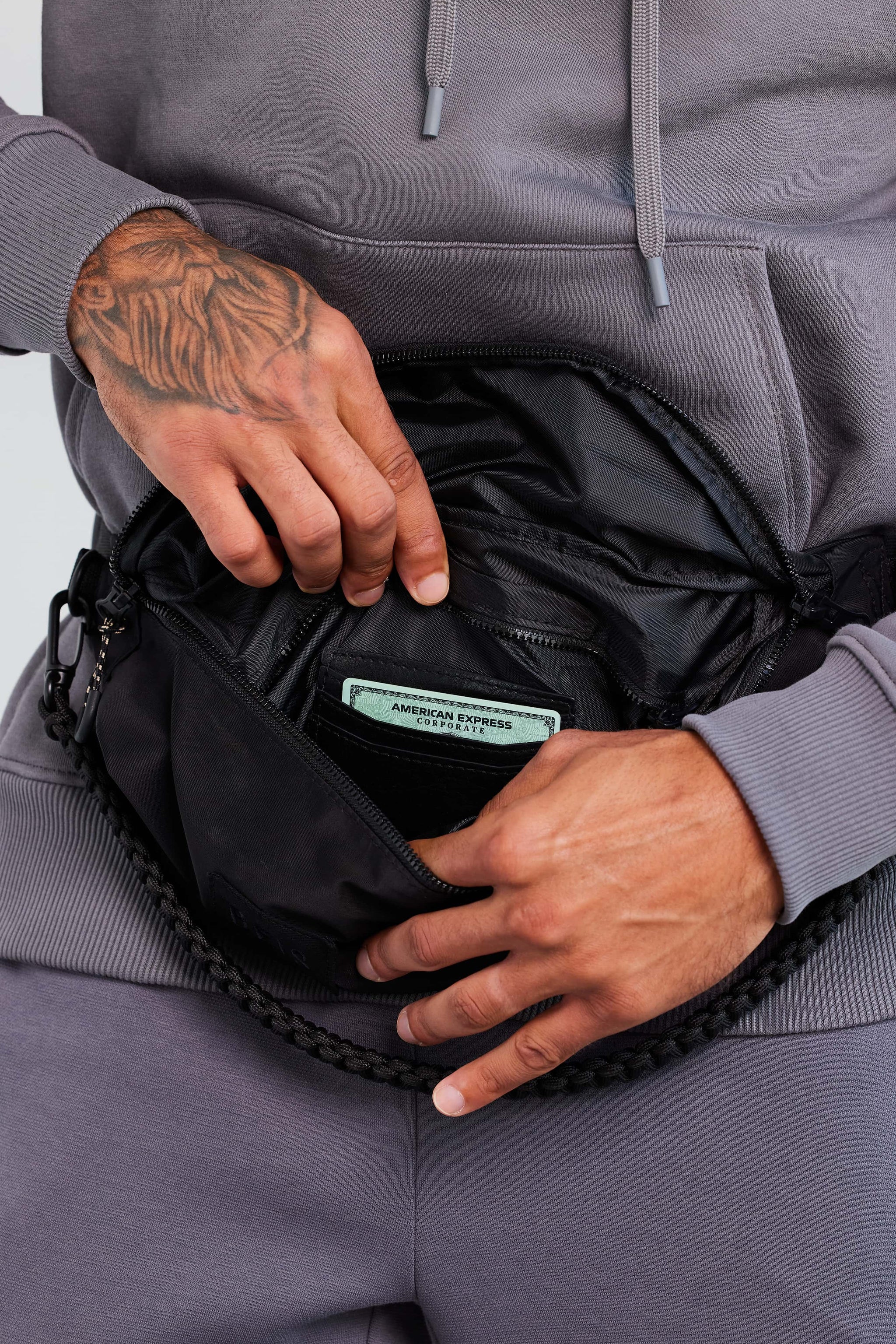 BÉIS 'The Sport Pack' in Black Black Travel Fanny Pack