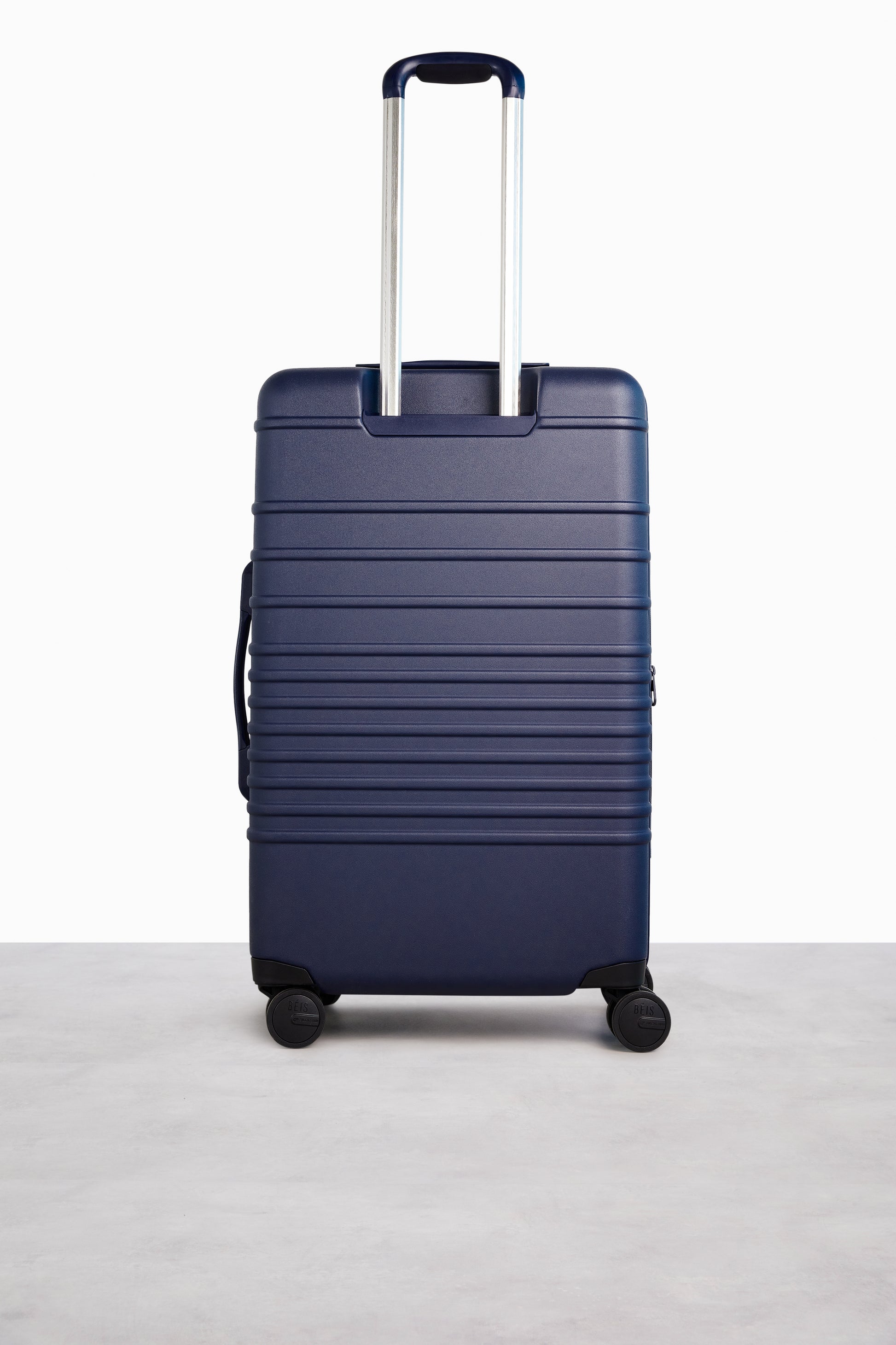 Béis The 26-inch Check-In Roller in Navy