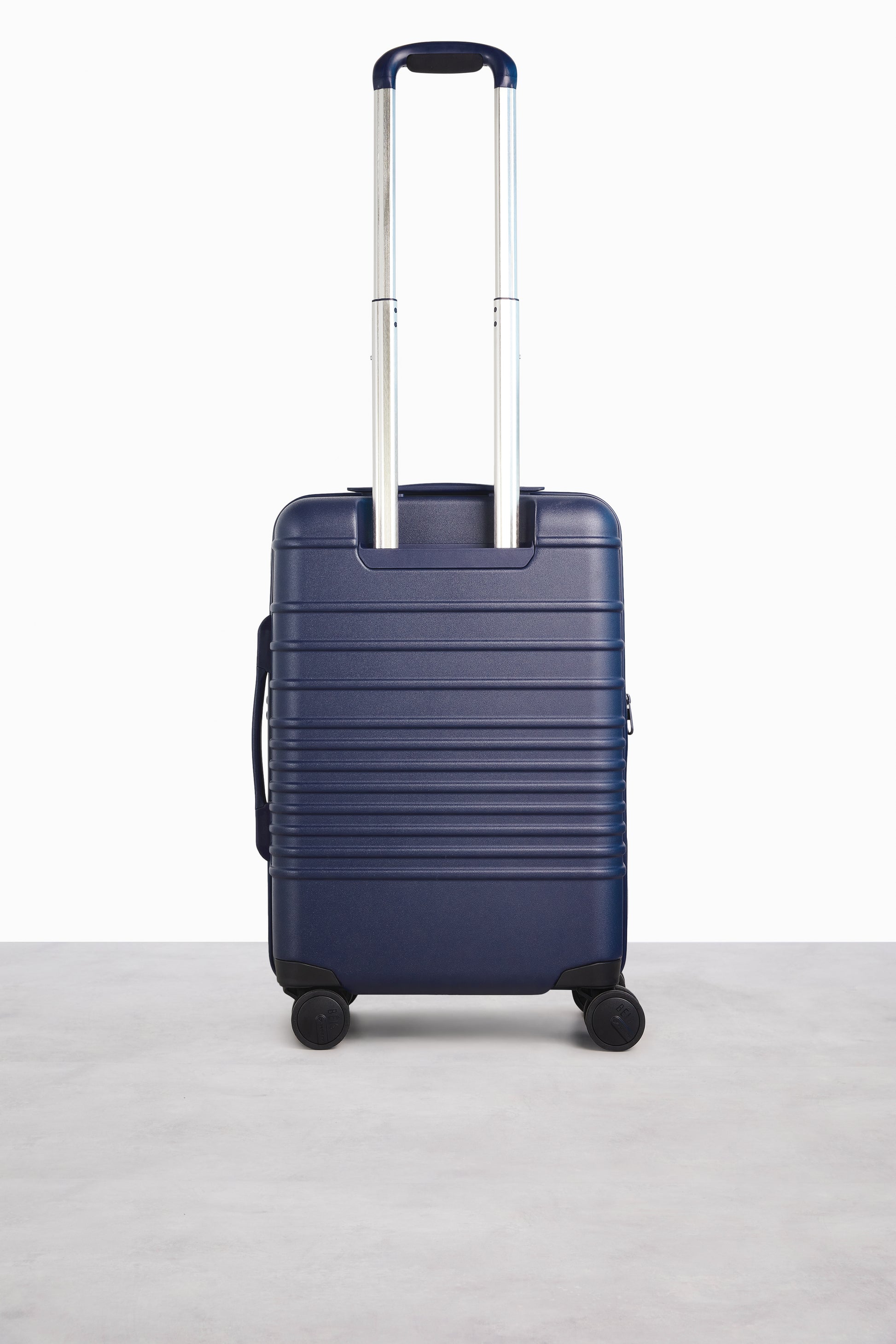 Beis 21-Inch Rolling Spinner Suitcase in Navy