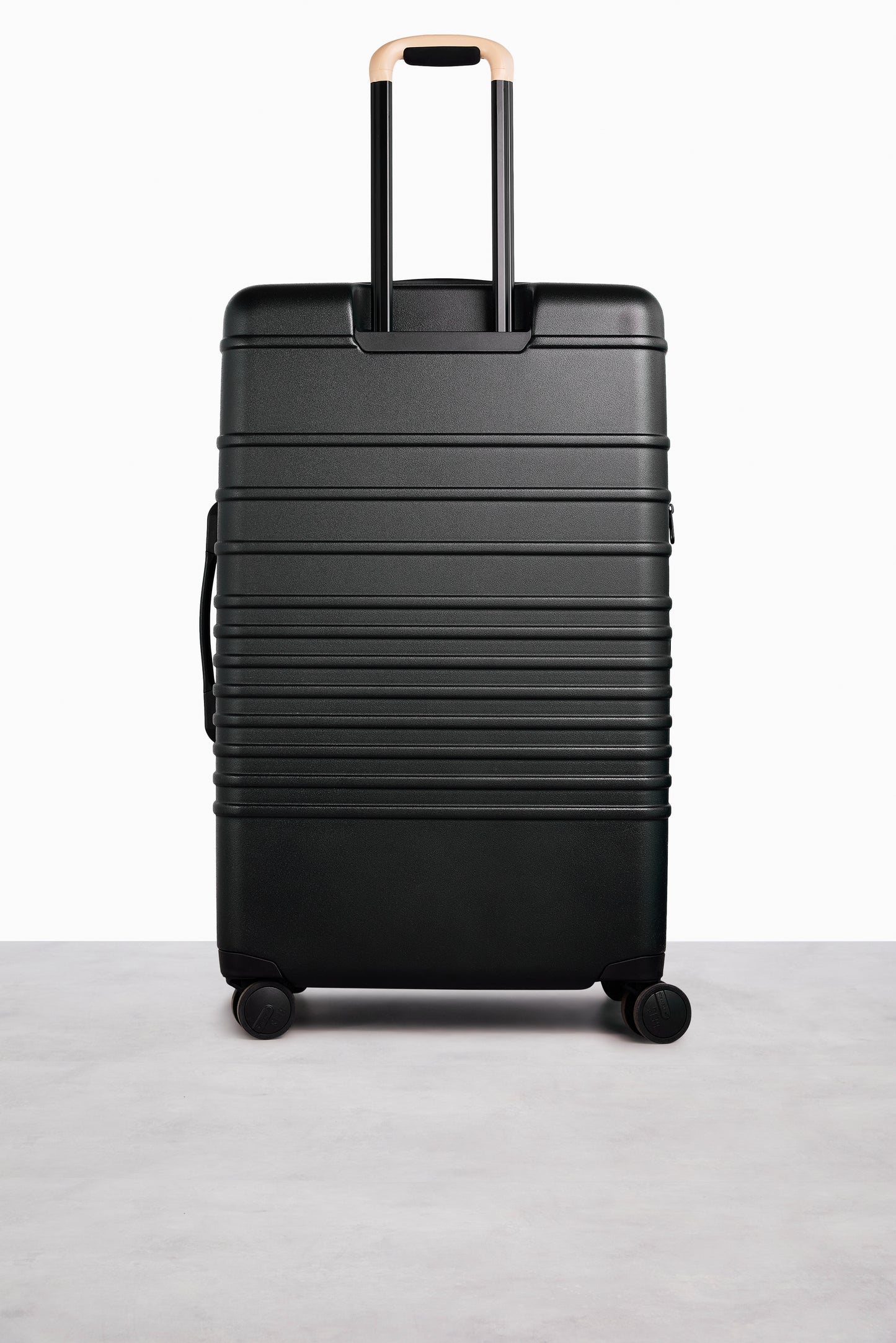 The 29" Large Check-In Roller in Black