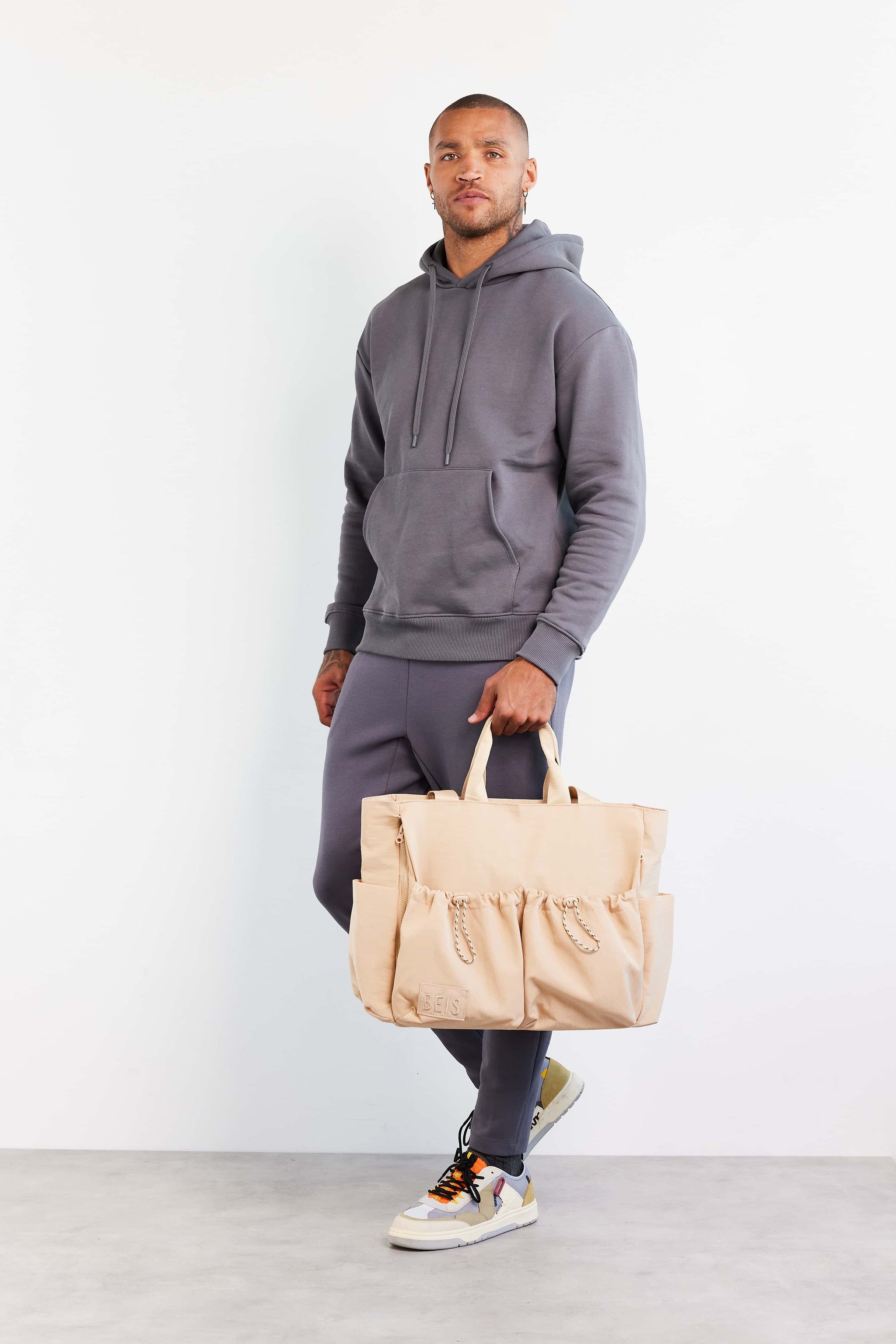Béis 'The Sport Carryall' in Beige - Chic Tennis Tote