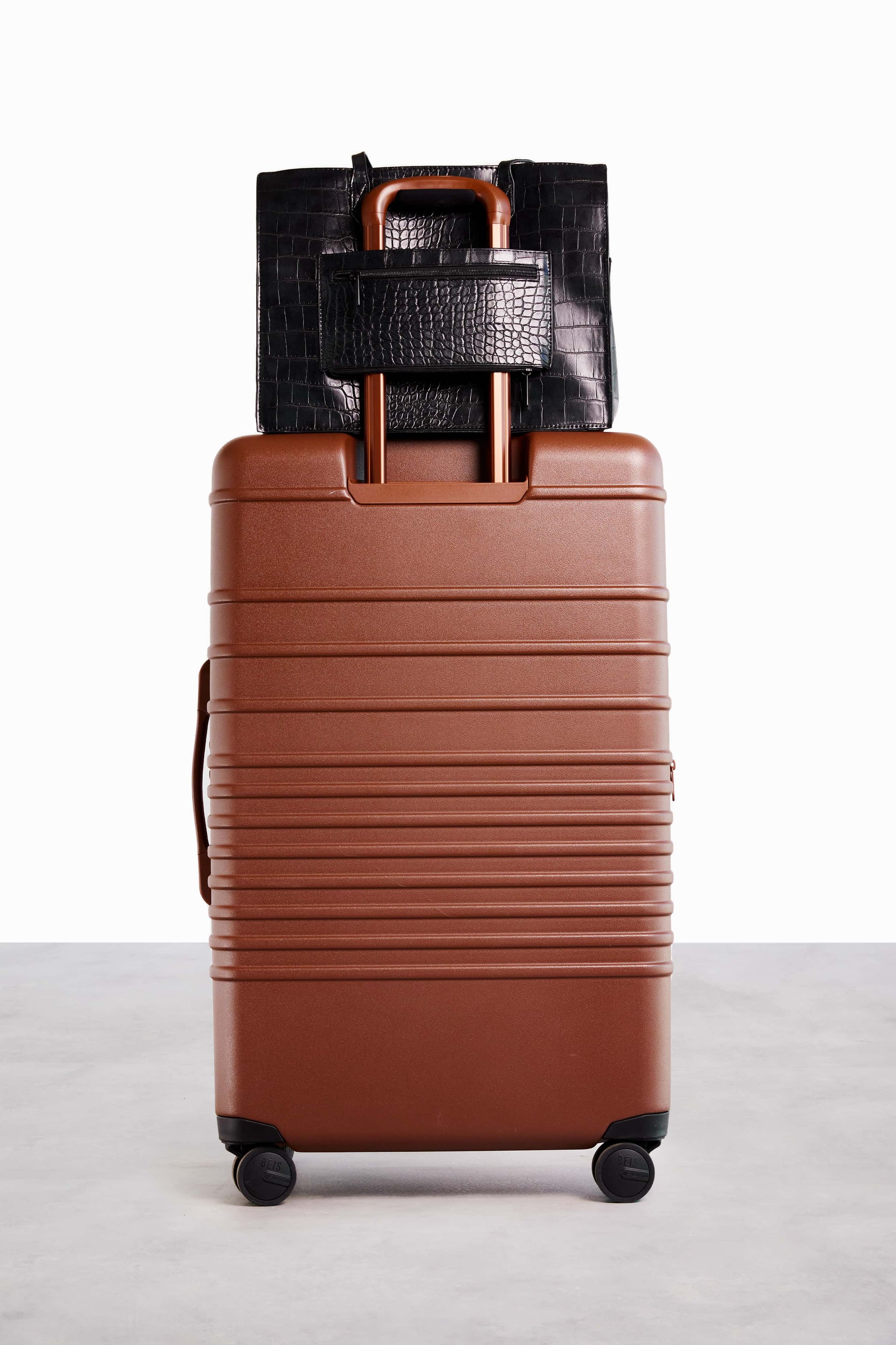 BÉIS 'The 29" Large CheckIn Roller' in Maple 29 Inch Suitcase