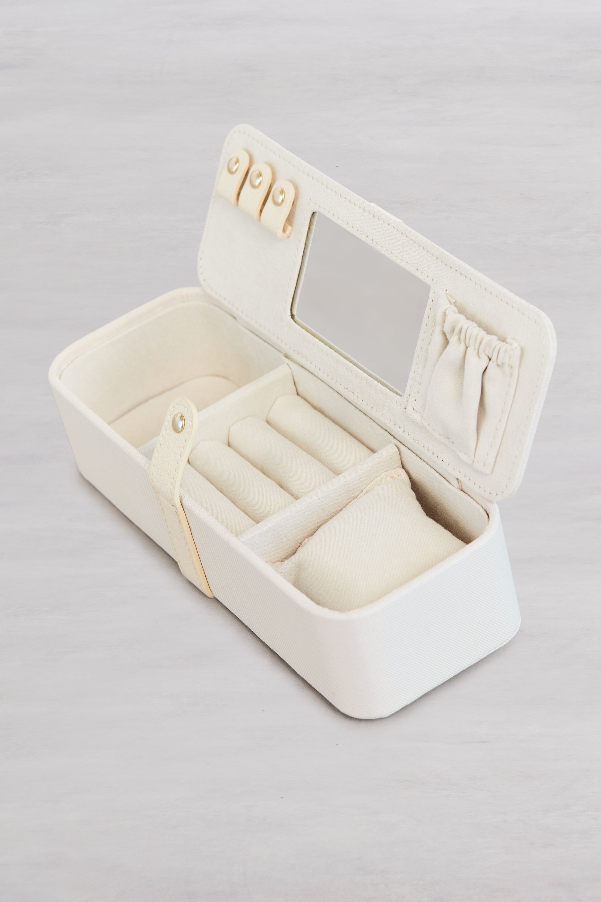 BÉIS 'The Jewelry Case' in Beige - Small Jewelry Case For Travel