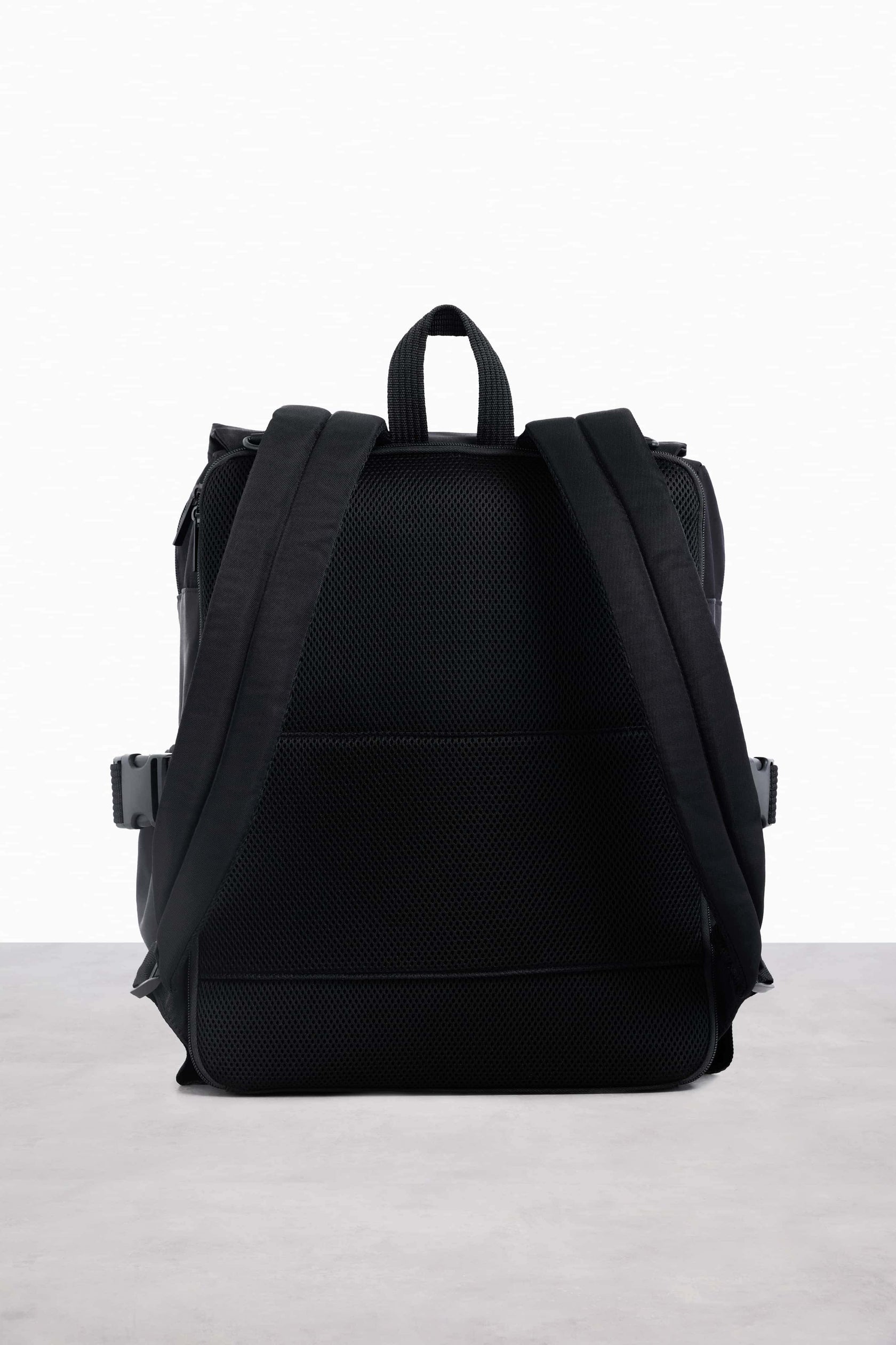 BÉIS 'The Ultimate Diaper Backpack' in Black - Diaper Bag & Diaper Backpack