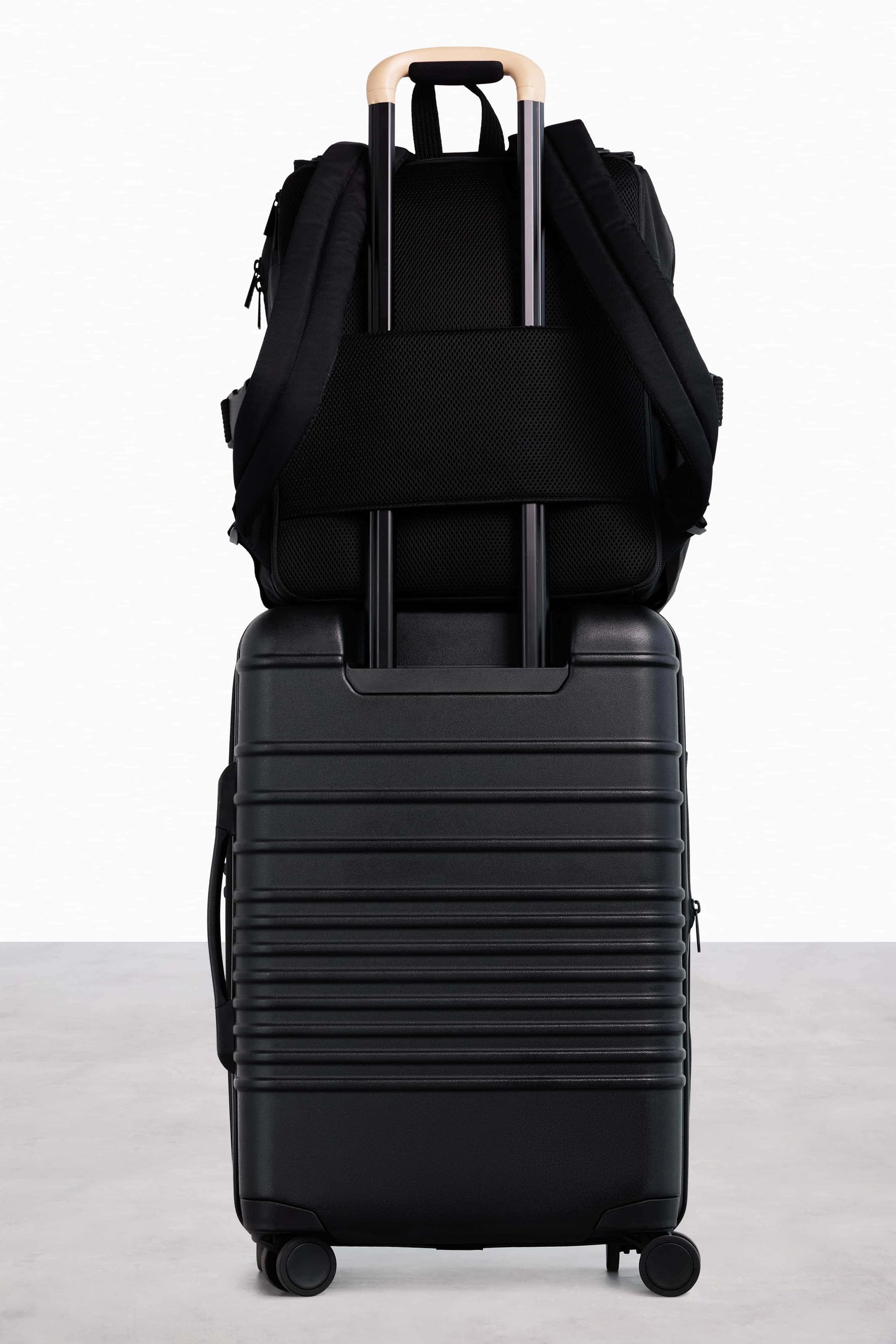 BÉIS 'The Ultimate Diaper Backpack' in Black - Diaper Bag & Diaper Backpack