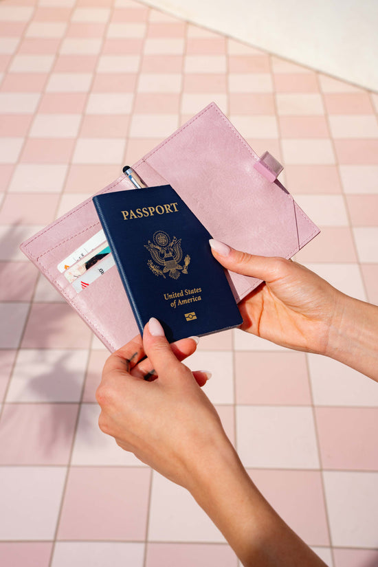 BÉIS 'The Passport & Luggage Tag Set' in Pink Luggage Tag & Passport