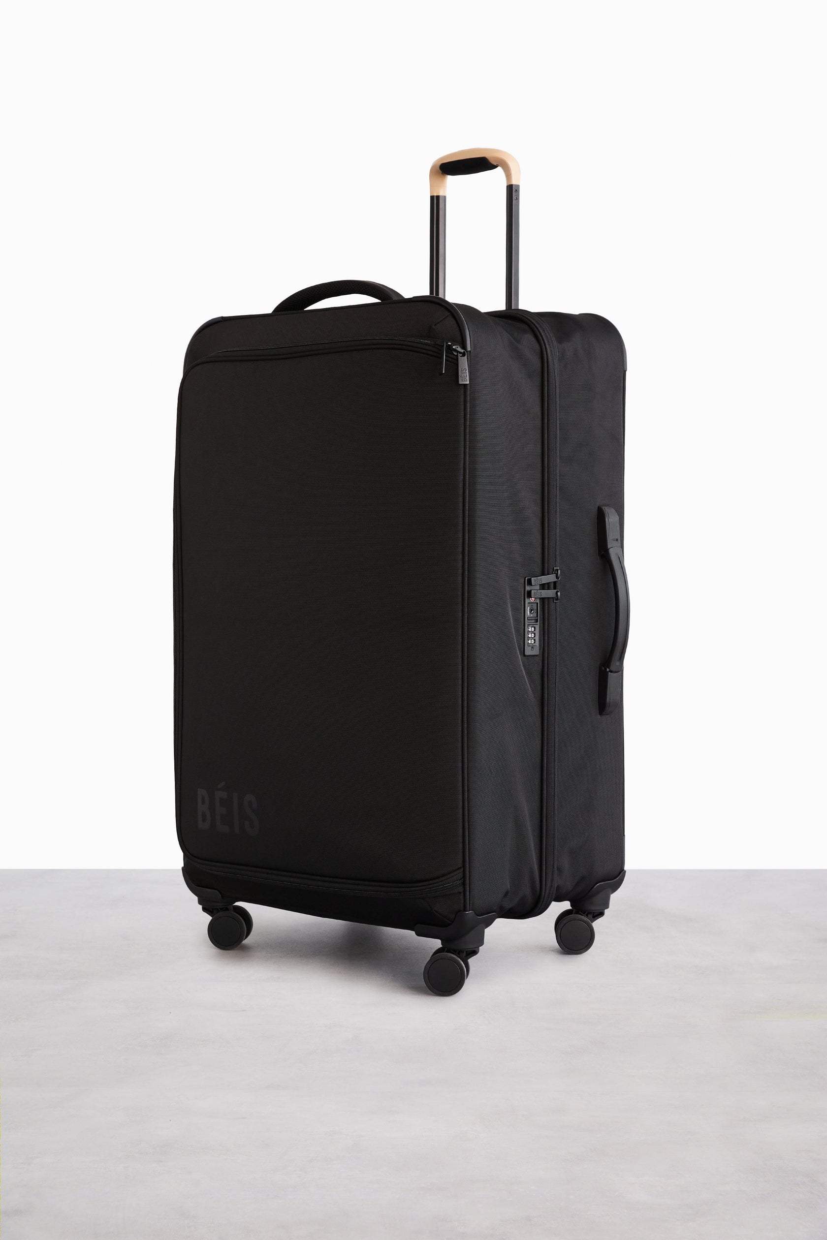 Béis 'The Soft Sided Collapsible CheckIn Roller' in Black 29" Soft