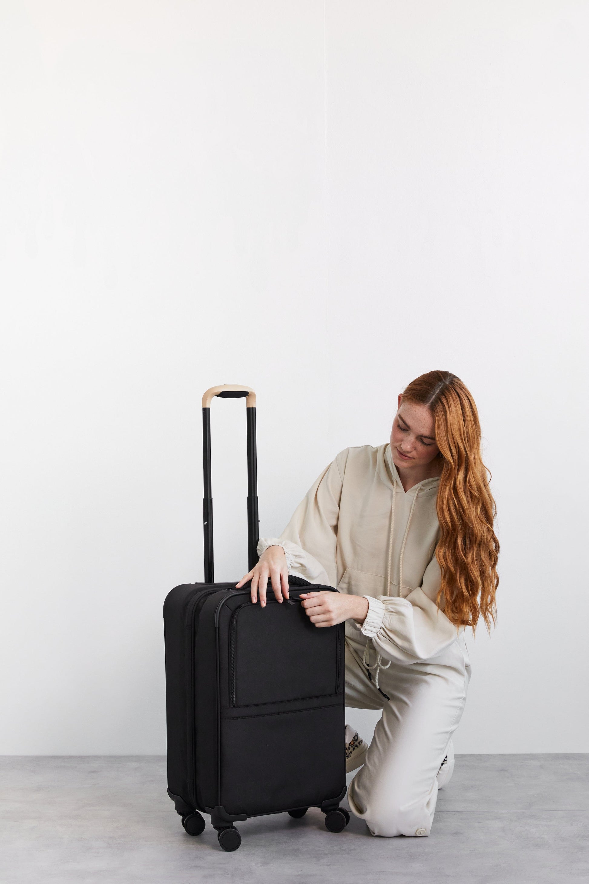 Béis The Carry-On Roller in Black