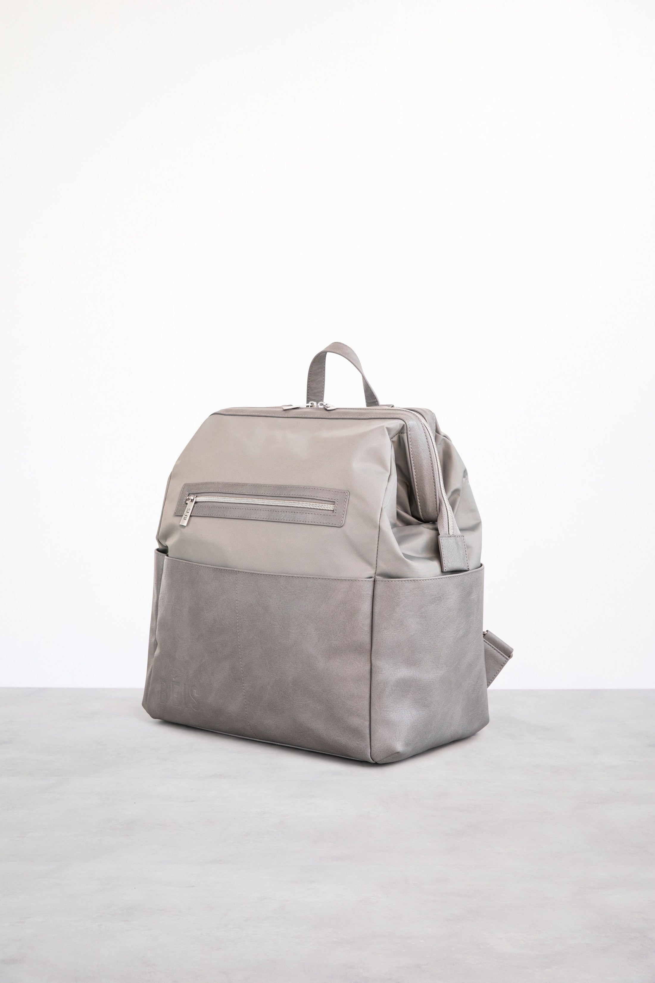 BÉIS 'The Backpack Diaper Bag' in Grey Chic Diaper Backpack