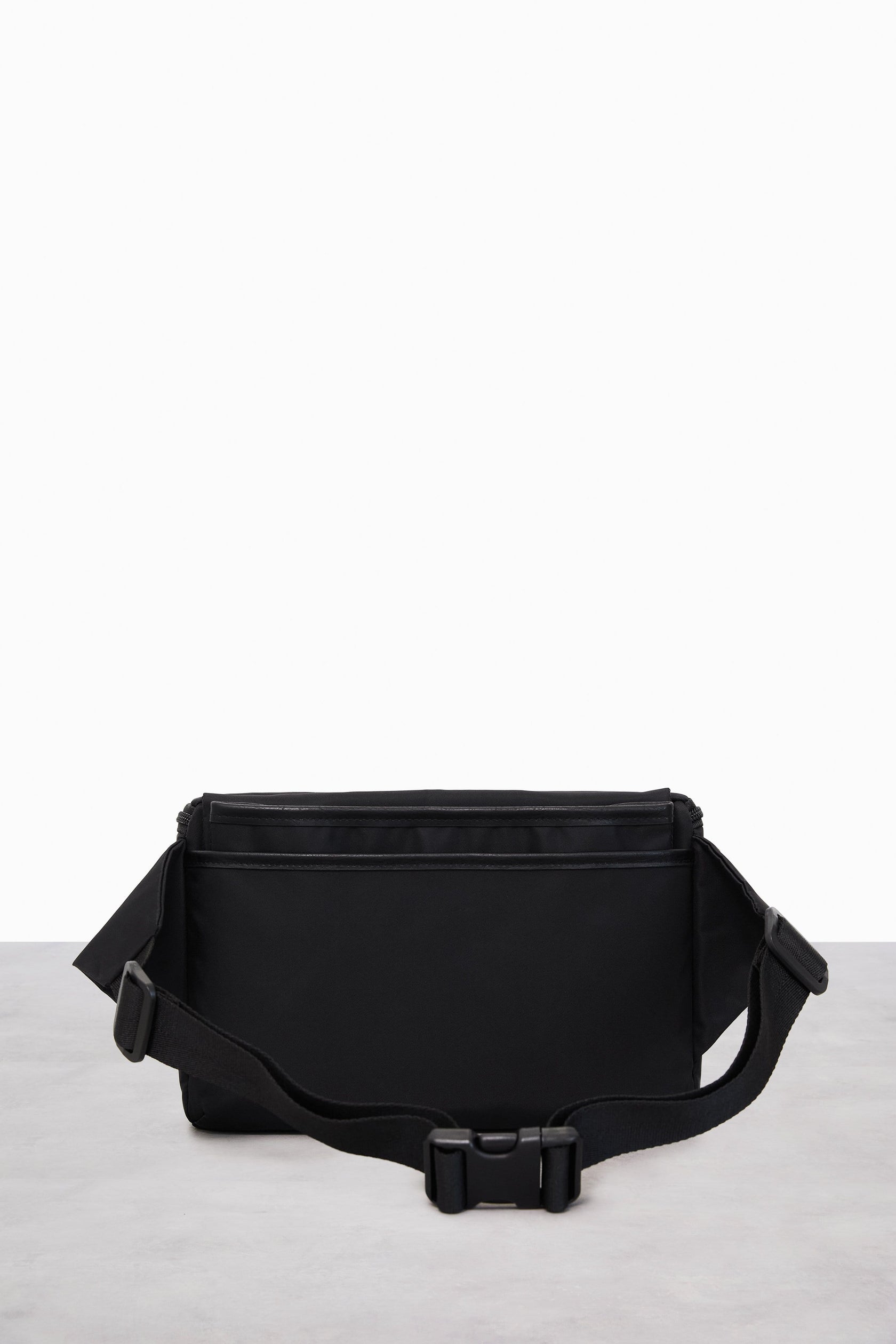 BÉIS 'The Diaper Pack' in Black - Diaper Fanny Pack & Crossbody Diaper Bag