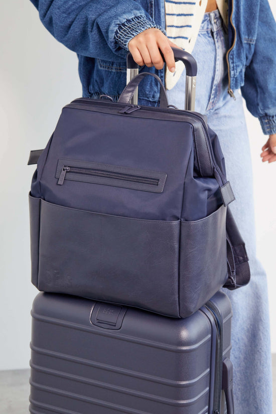 BÉIS 'The Backpack Diaper Bag' in Navy - Diaper Backpack Bag in Navy