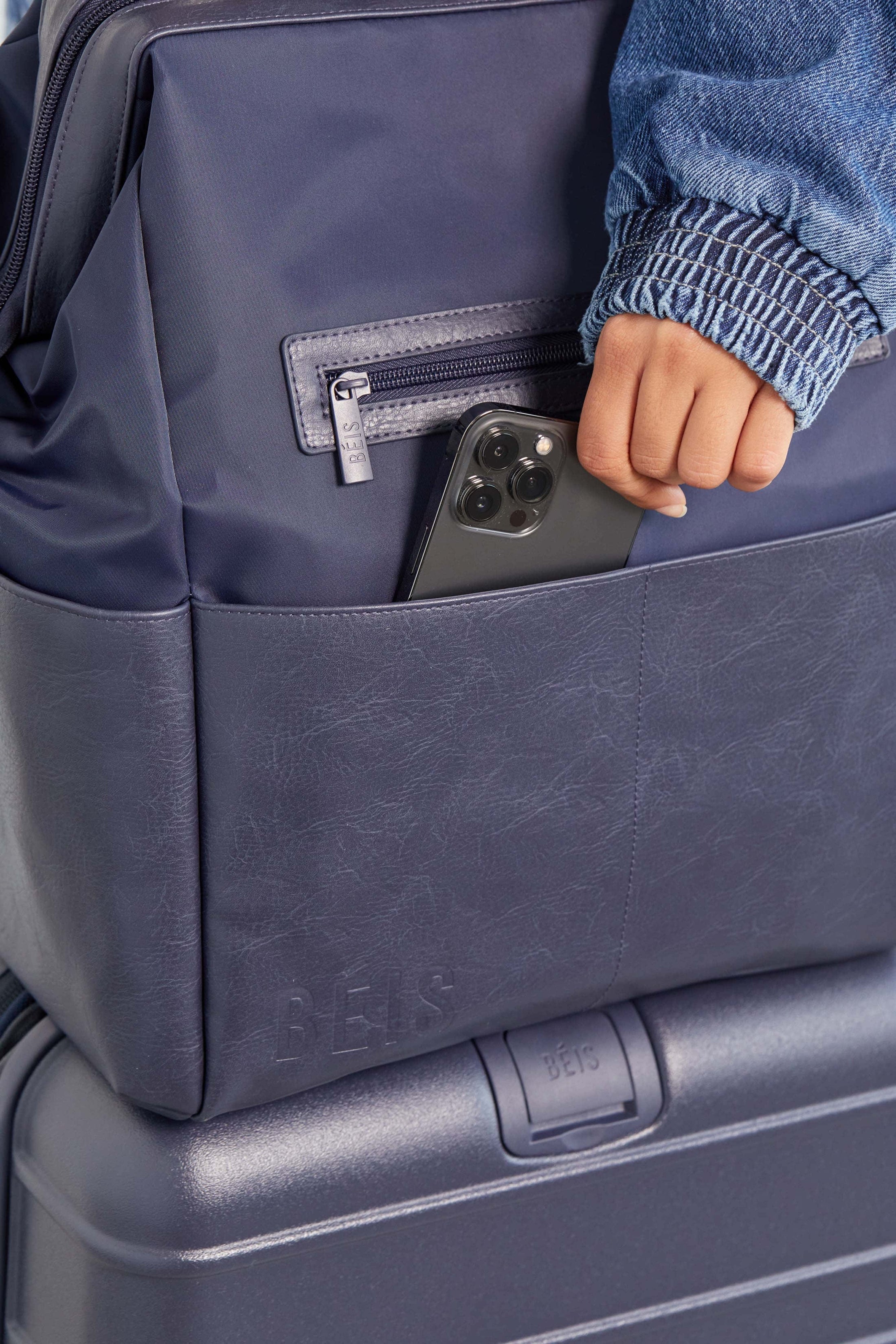 BÉIS 'The Backpack Diaper Bag' in Navy Diaper Backpack Bag in Navy