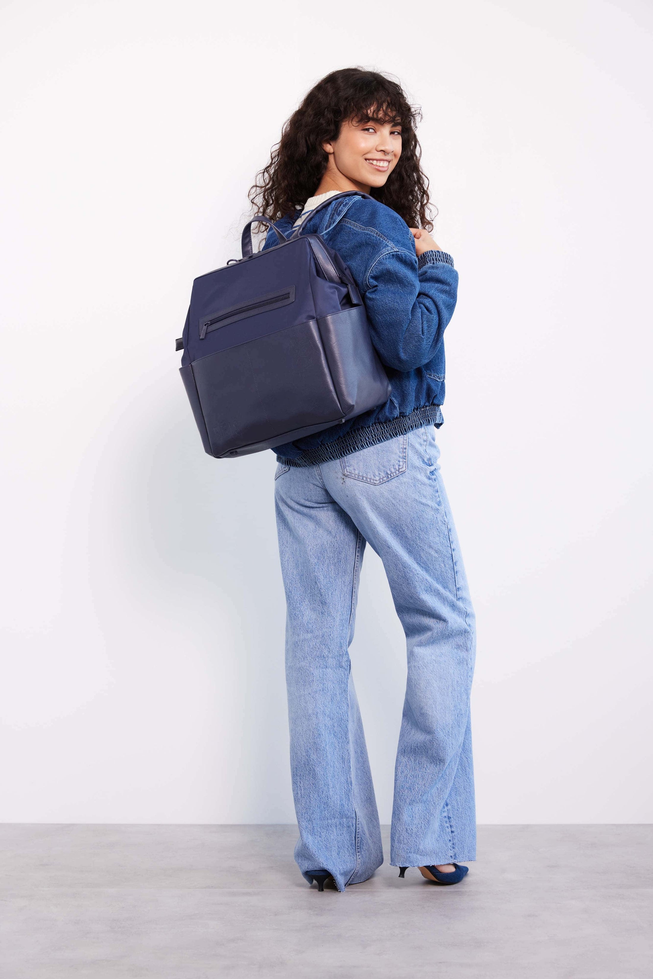 BÉIS 'The Backpack Diaper Bag' in Navy Diaper Backpack Bag in Navy
