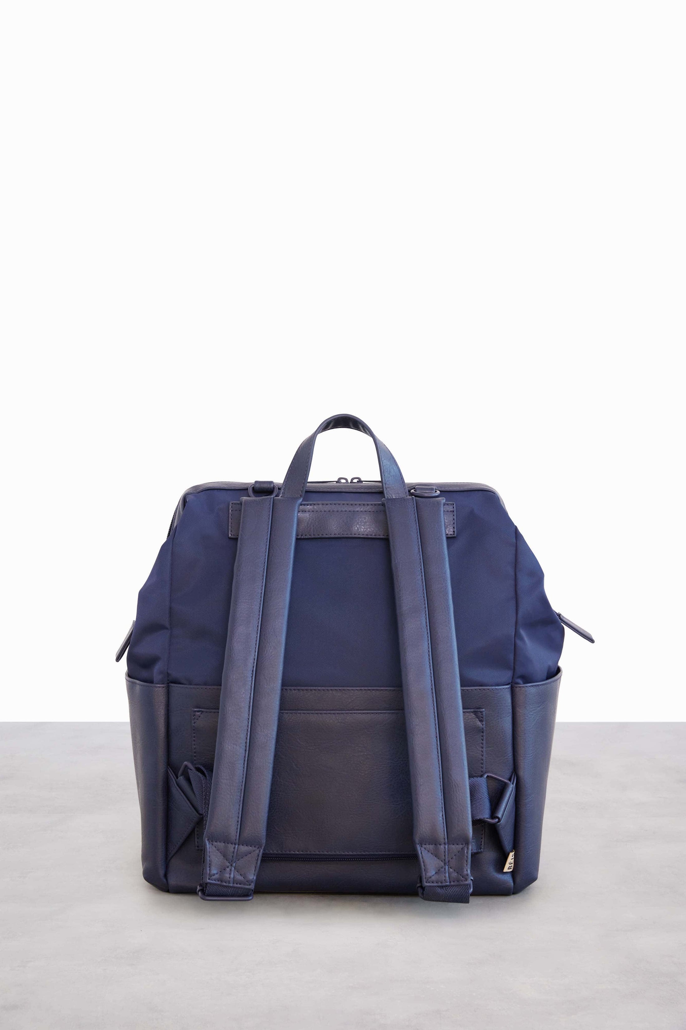 BÉIS 'The Backpack Diaper Bag' in Navy Diaper Backpack Bag in Navy